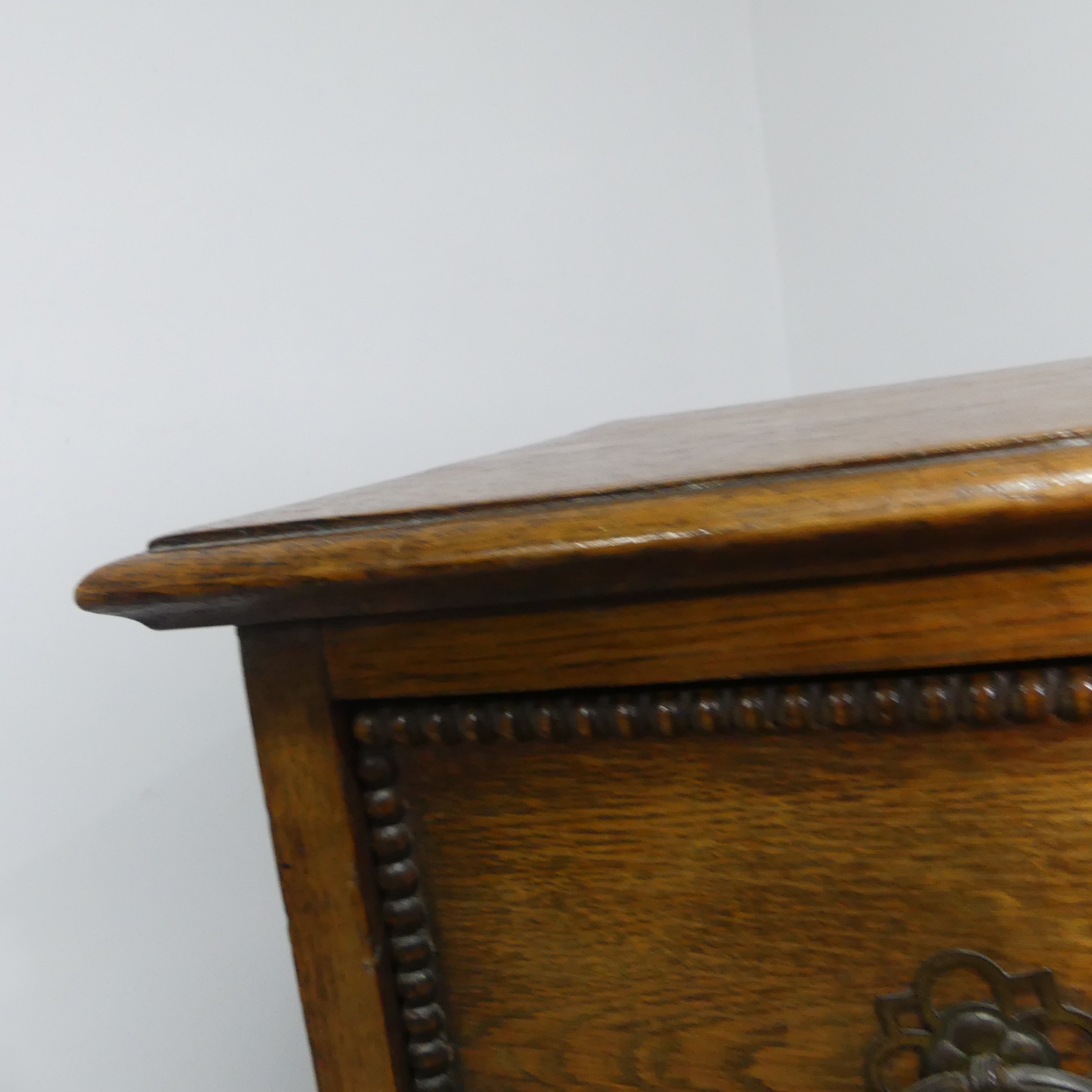 An Early 20th century oak Chest of Drawers, of three long drawers with decorative beading and - Image 11 of 15