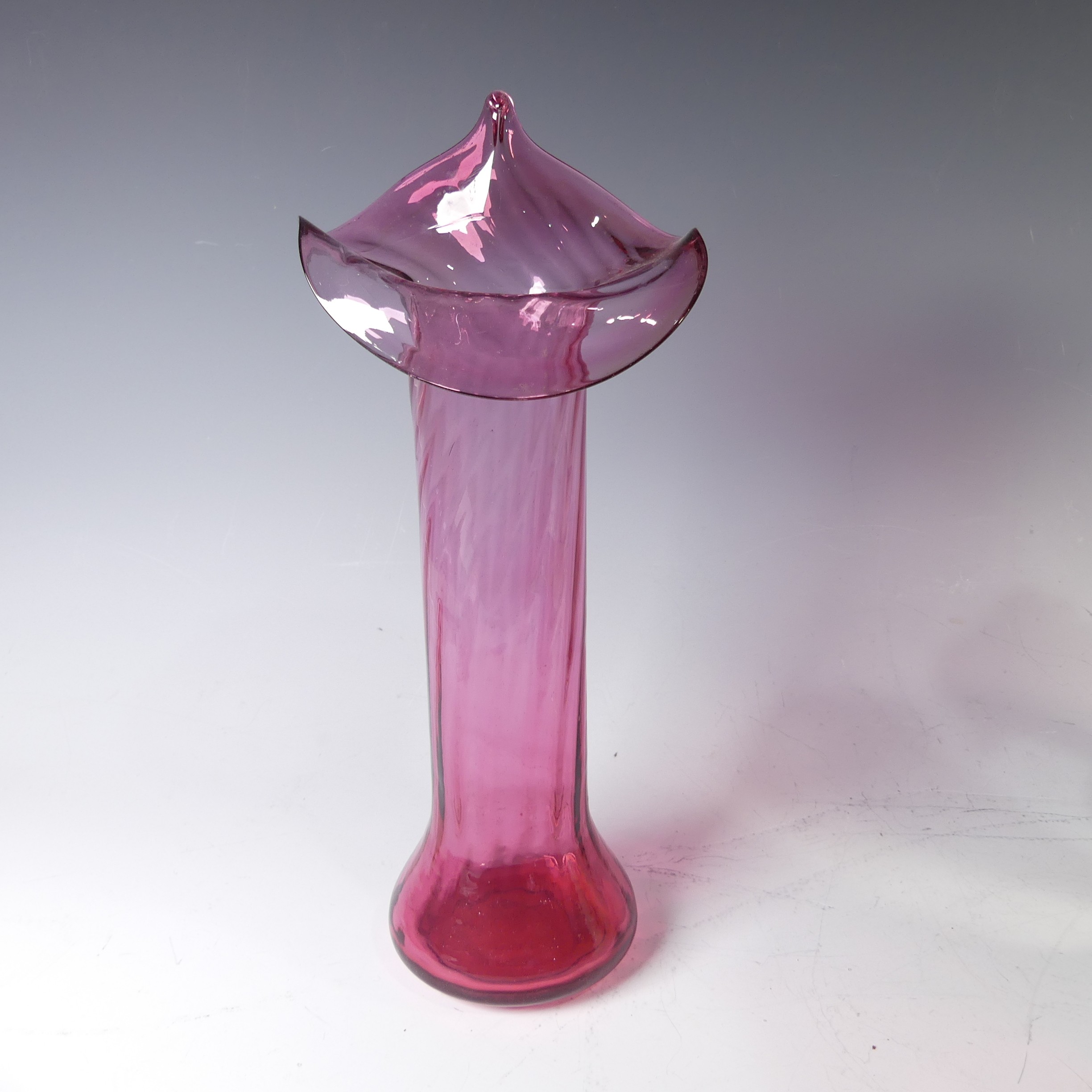A Loetz style studio glass Vase, of pink colour, together with another Loetz type glass Vase, a - Bild 20 aus 30