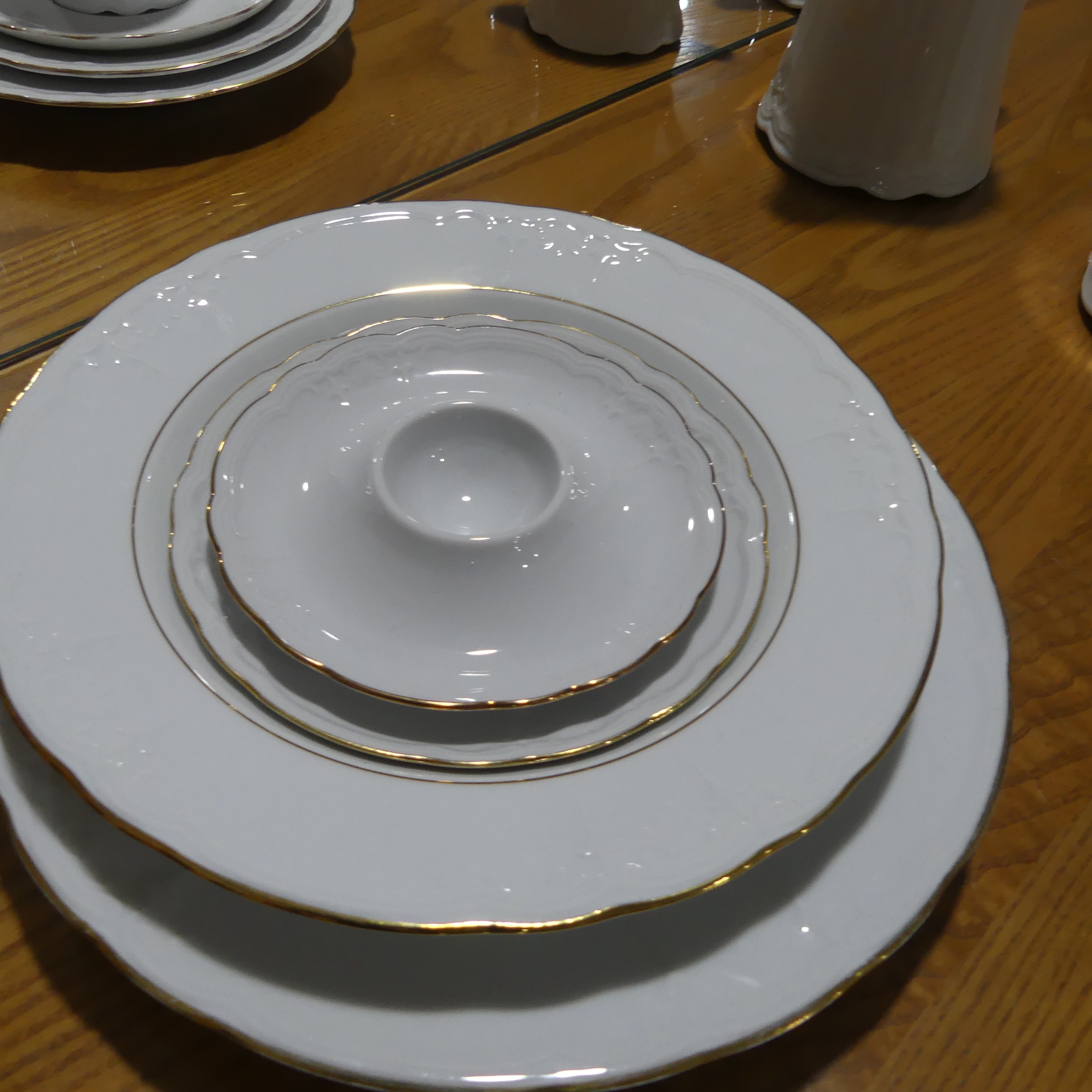 A large German Pelfmann Weiden (Julia) bone china six place dinner service with gold rim, inc dinner - Bild 4 aus 7