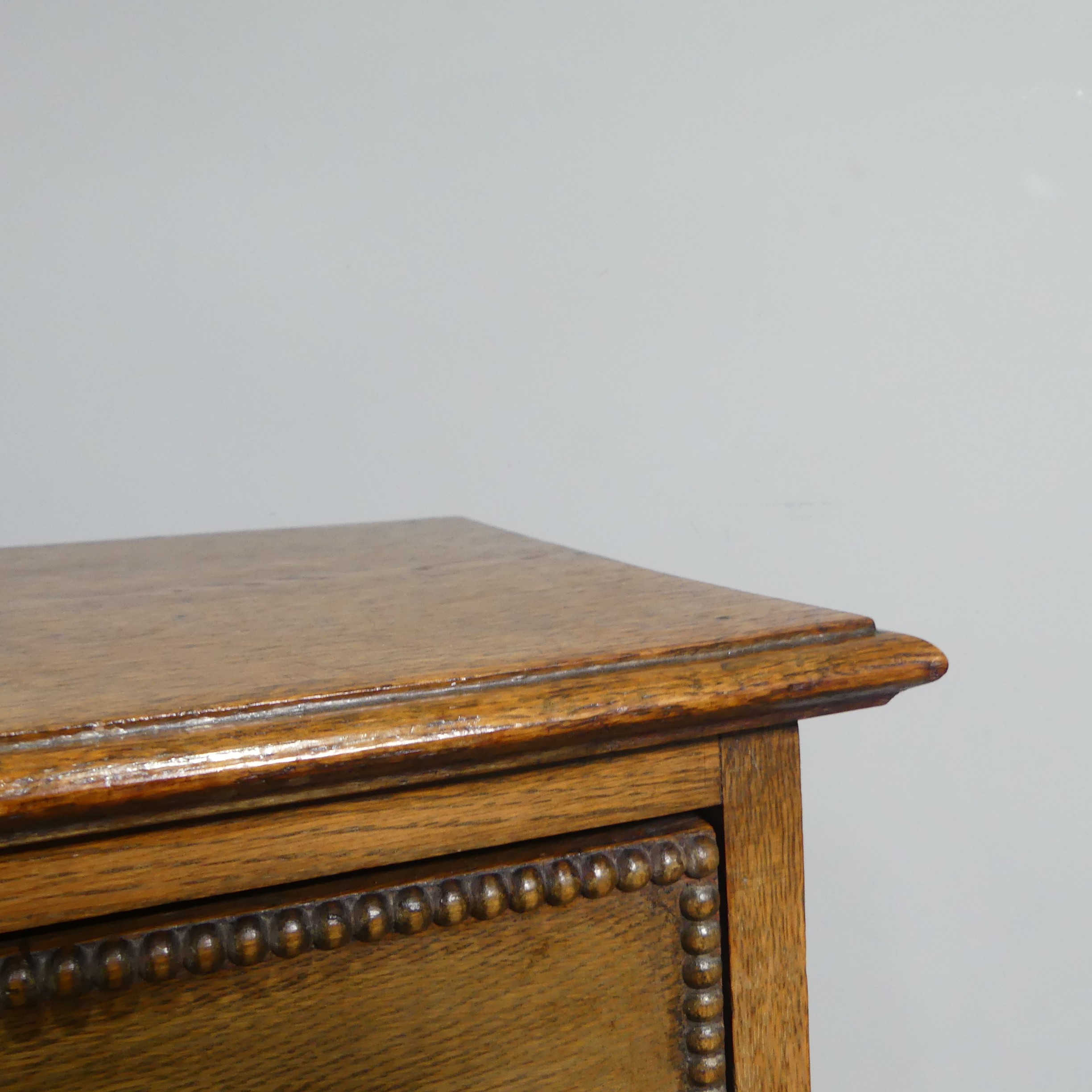 An Early 20th century oak Chest of Drawers, of three long drawers with decorative beading and - Image 10 of 15