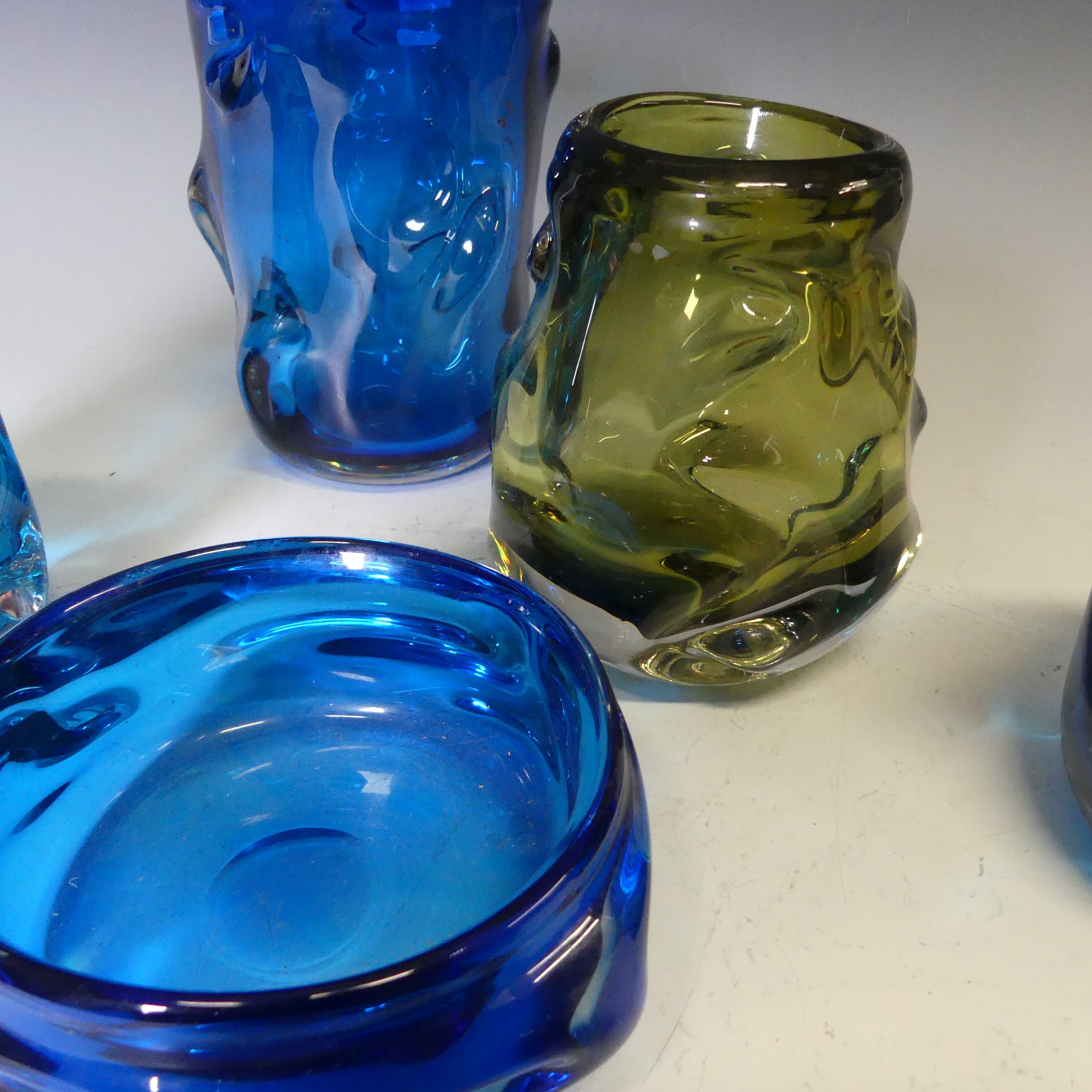 A small quantity of Whitefriars knobbly Vases, comprising kingfisher blue Vase, H 17.5cm, another - Bild 3 aus 5