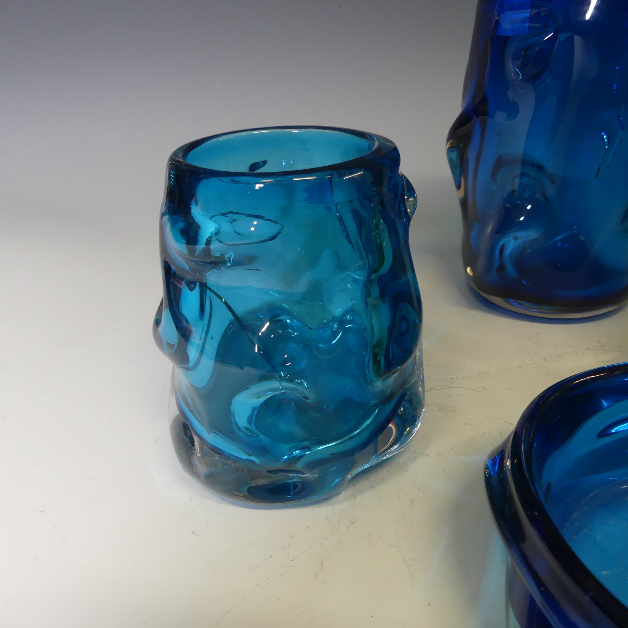 A small quantity of Whitefriars knobbly Vases, comprising kingfisher blue Vase, H 17.5cm, another - Bild 5 aus 5