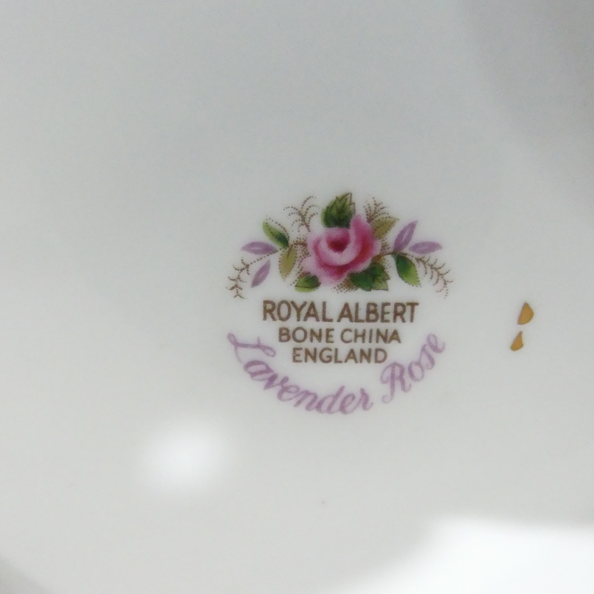 A Royal Albert 'Lavender Rose' pattern Tea and Coffee Service, comprising six Teacups and Saucers, - Bild 10 aus 11
