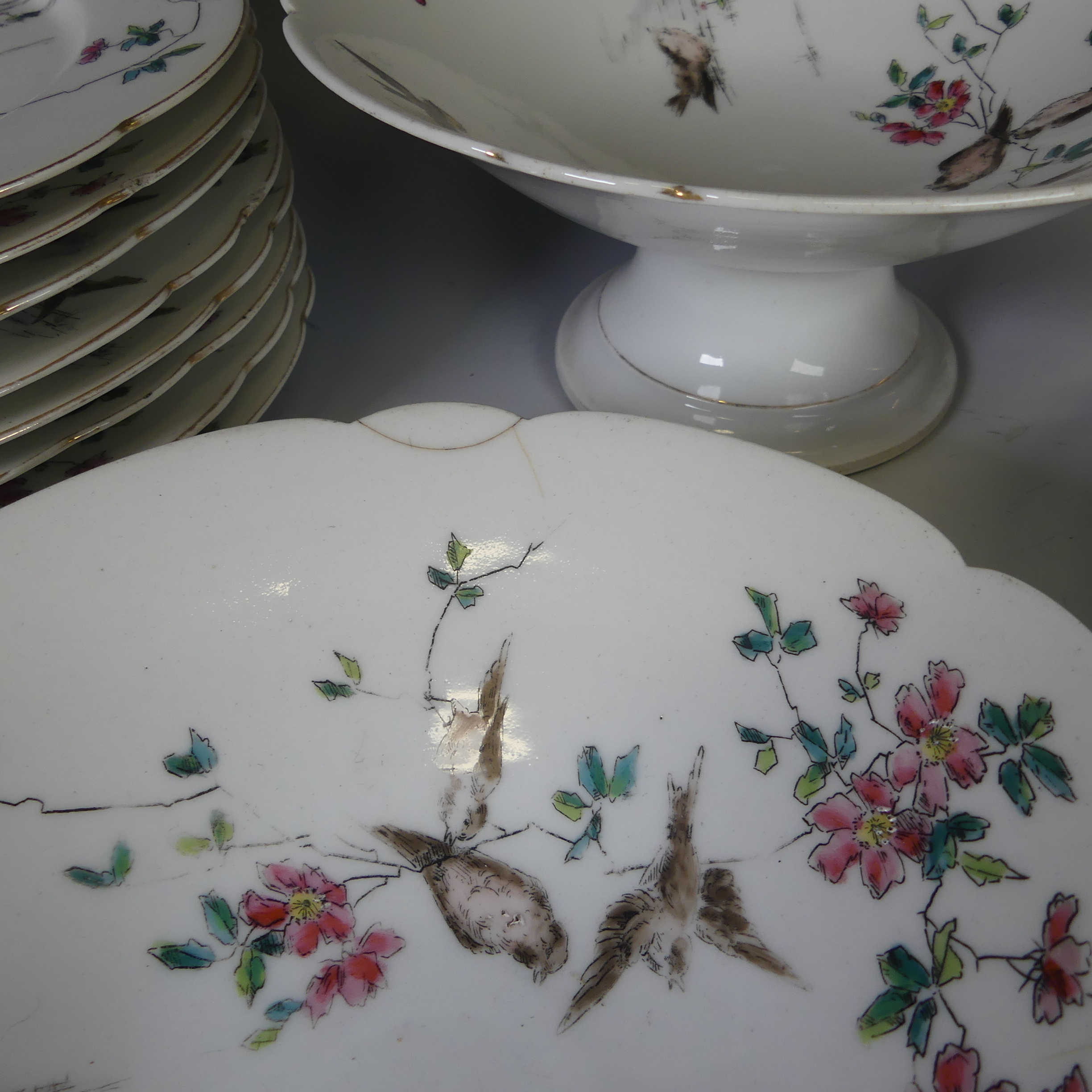 A 20thC Chinoiserie pattern Dessert Service, comprising two Comportes, four Dishes, and twelve - Bild 4 aus 17