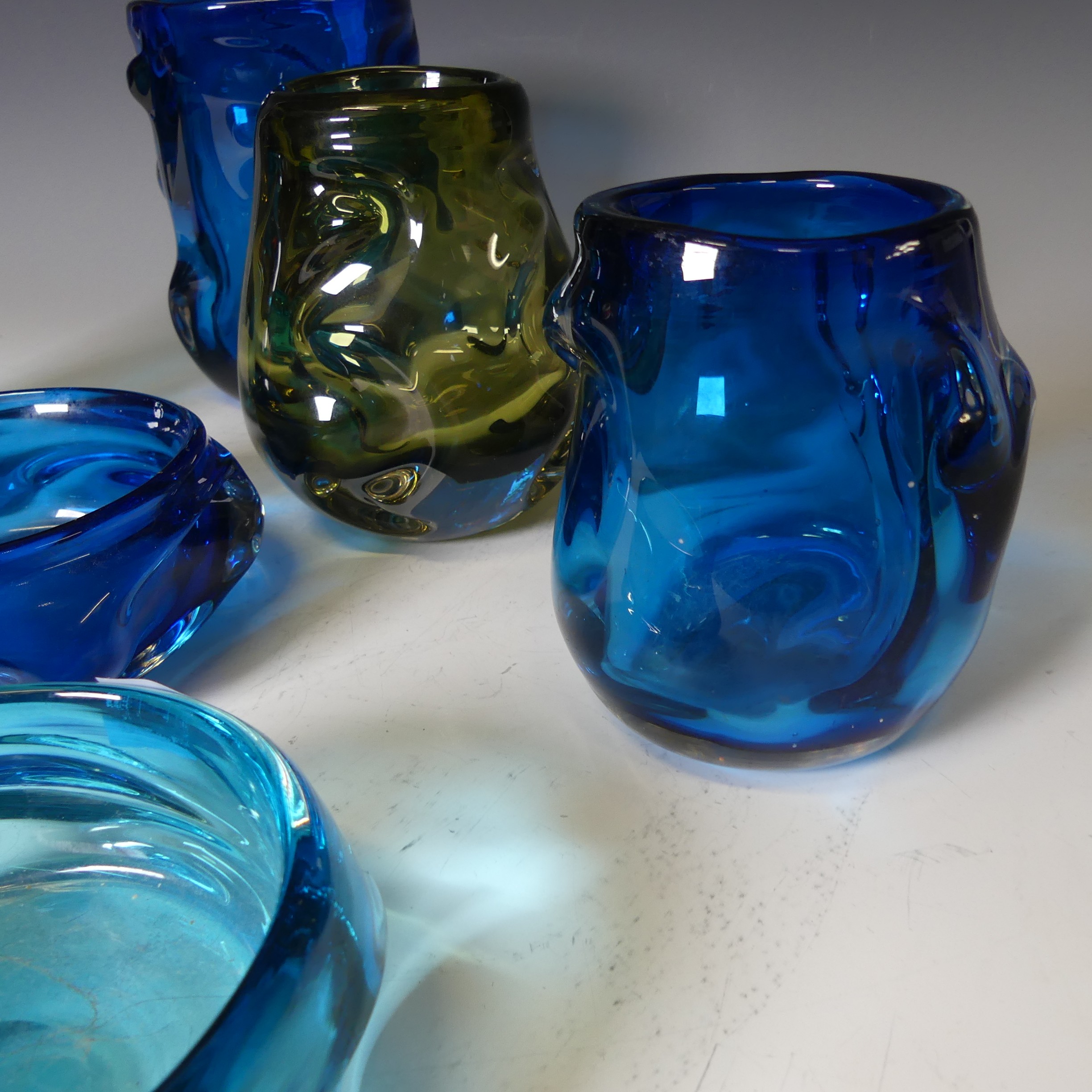 A small quantity of Whitefriars knobbly Vases, comprising kingfisher blue Vase, H 17.5cm, another - Bild 2 aus 5