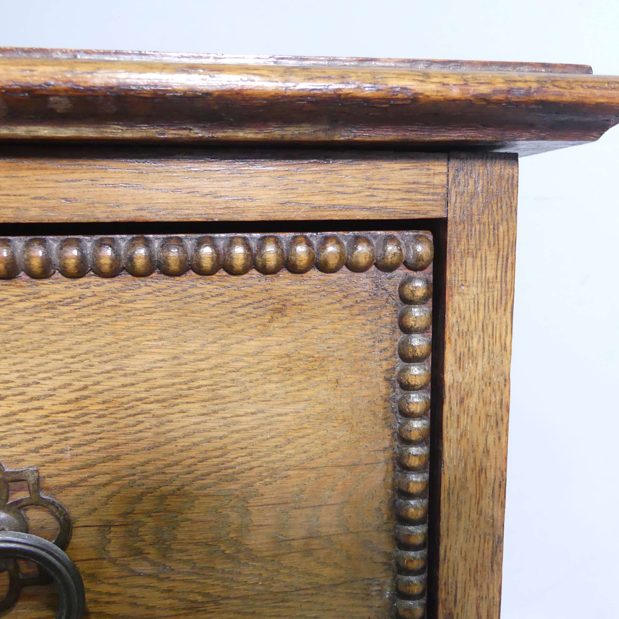 An Early 20th century oak Chest of Drawers, of three long drawers with decorative beading and - Image 5 of 15