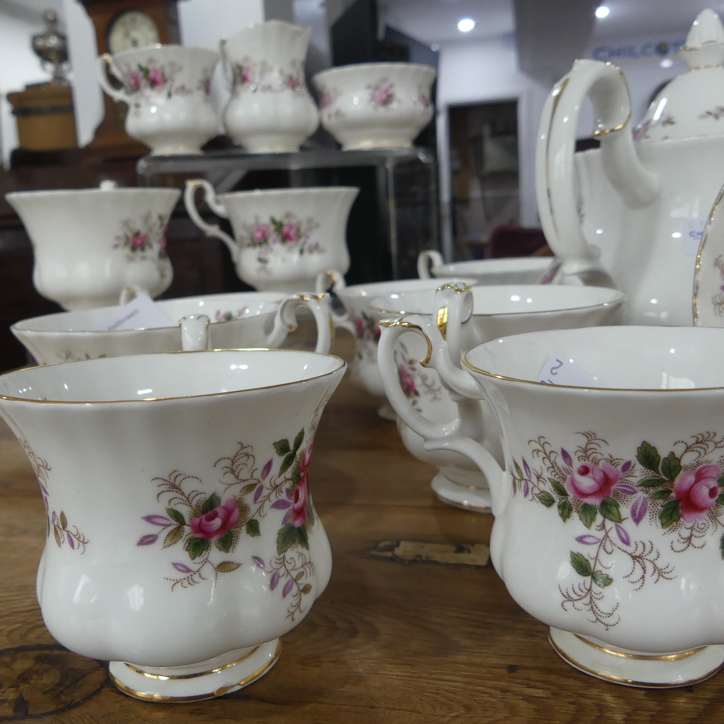 A Royal Albert 'Lavender Rose' pattern Tea and Coffee Service, comprising six Teacups and Saucers, - Bild 9 aus 11