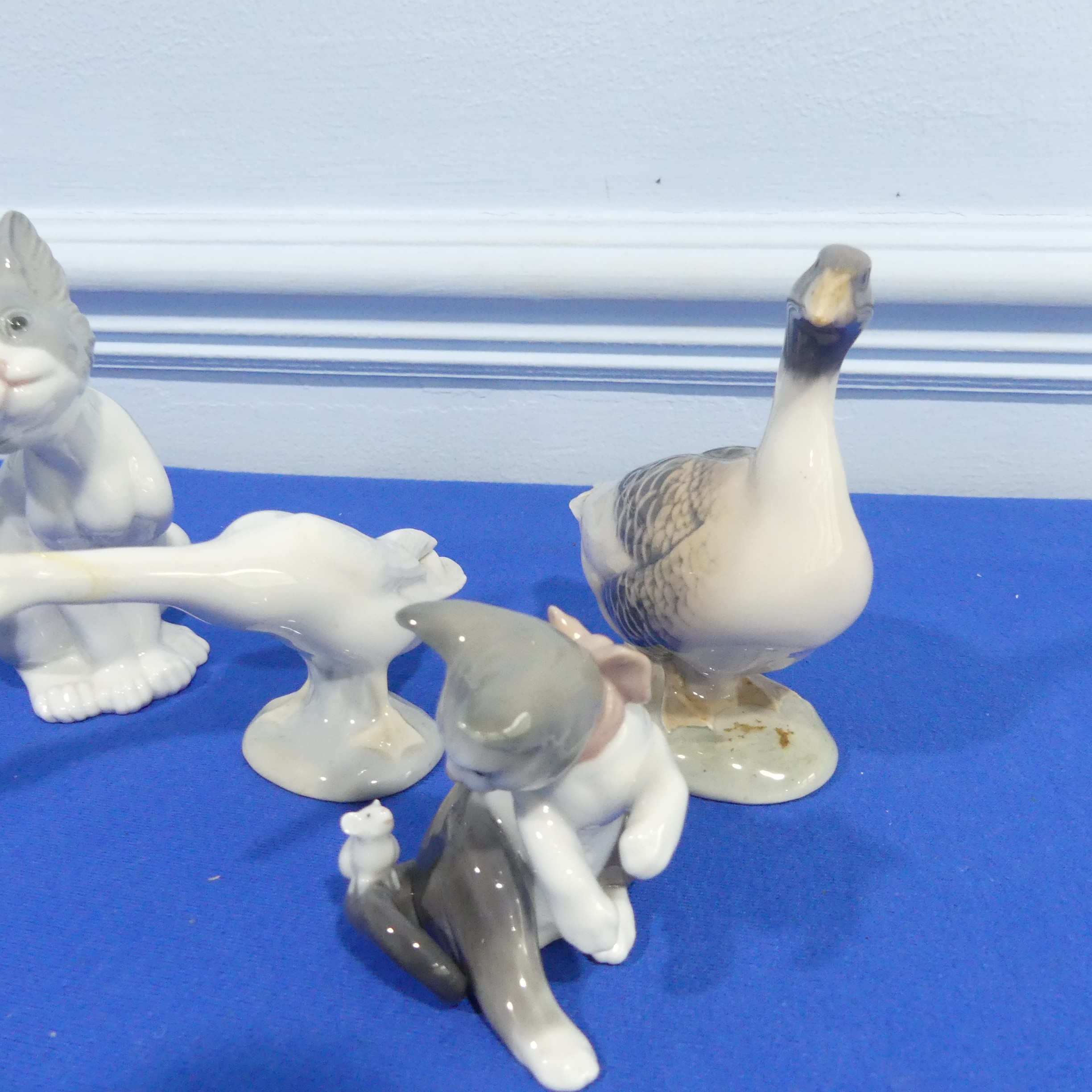 A Royal Copenhagen Goose figure 1088 together with three Lladro animals, consisting of a goose and - Bild 3 aus 10