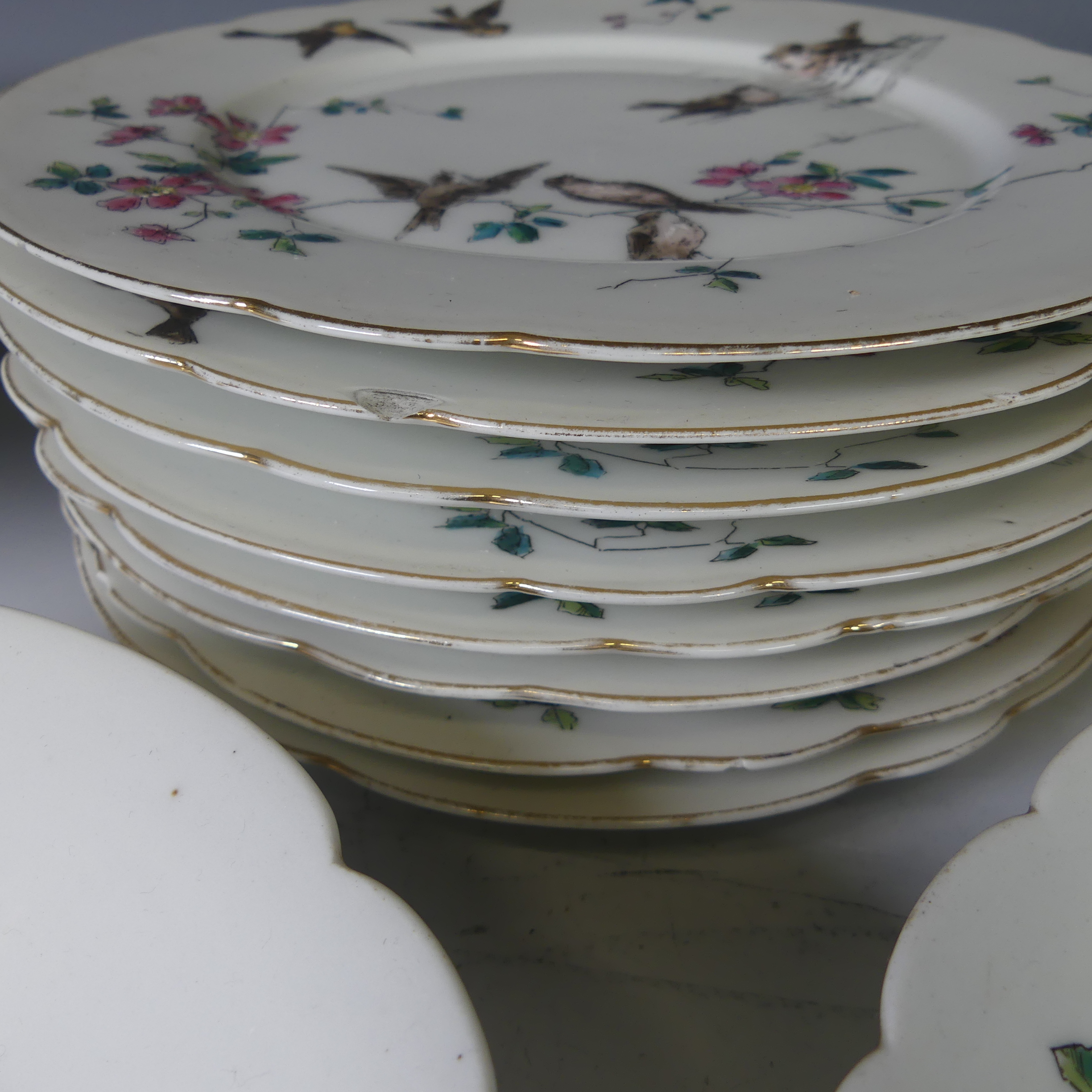 A 20thC Chinoiserie pattern Dessert Service, comprising two Comportes, four Dishes, and twelve - Bild 6 aus 17