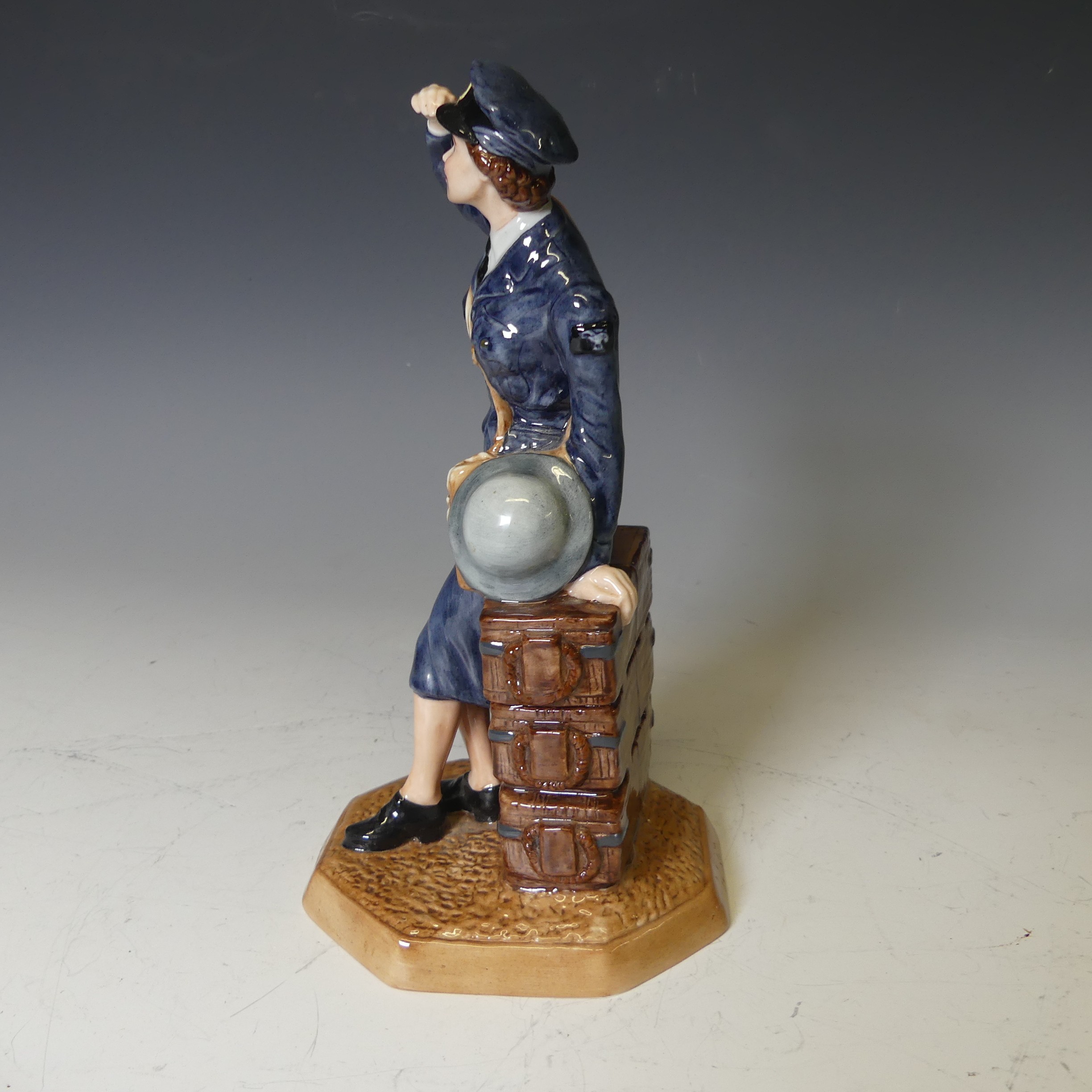A Royal Doulton Womens Auxiliary Air Force Figure, HN4554 limited edition (174/2500), H 22cm. - Image 4 of 5