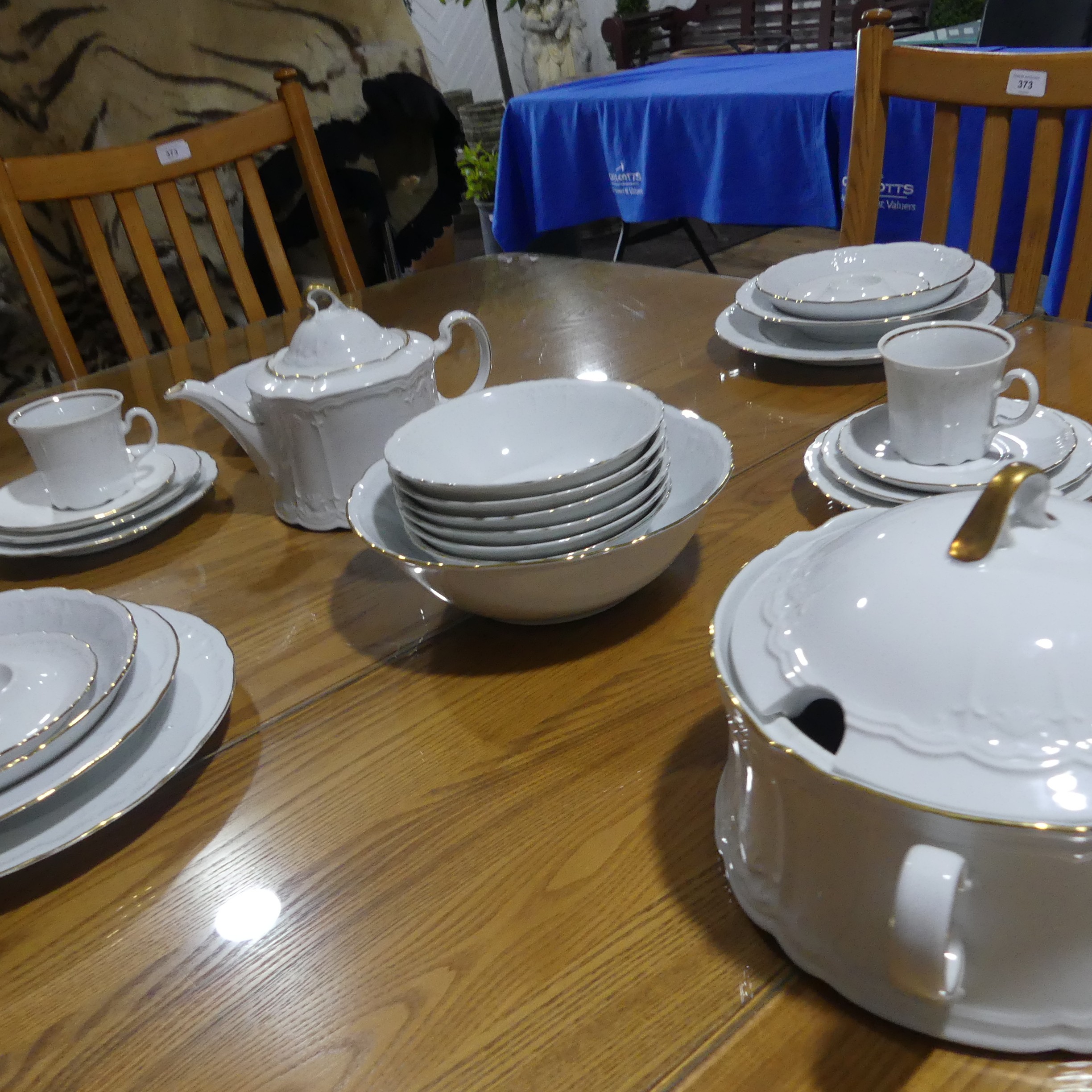 A large German Pelfmann Weiden (Julia) bone china six place dinner service with gold rim, inc dinner - Bild 6 aus 7