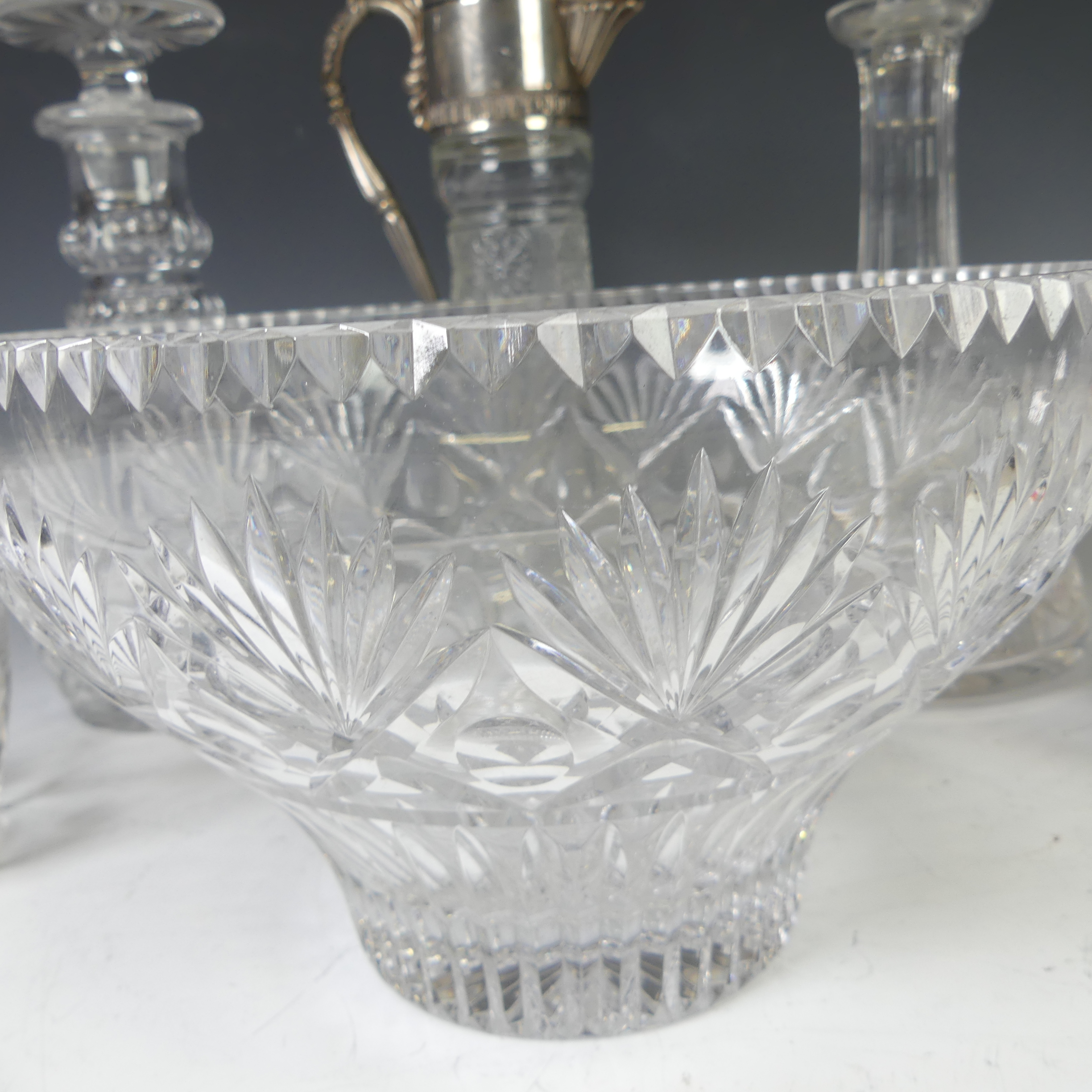 A quantity of cut Glass crystal, including four decanters, a fruit bowl and a claret jug (6) - Bild 11 aus 12