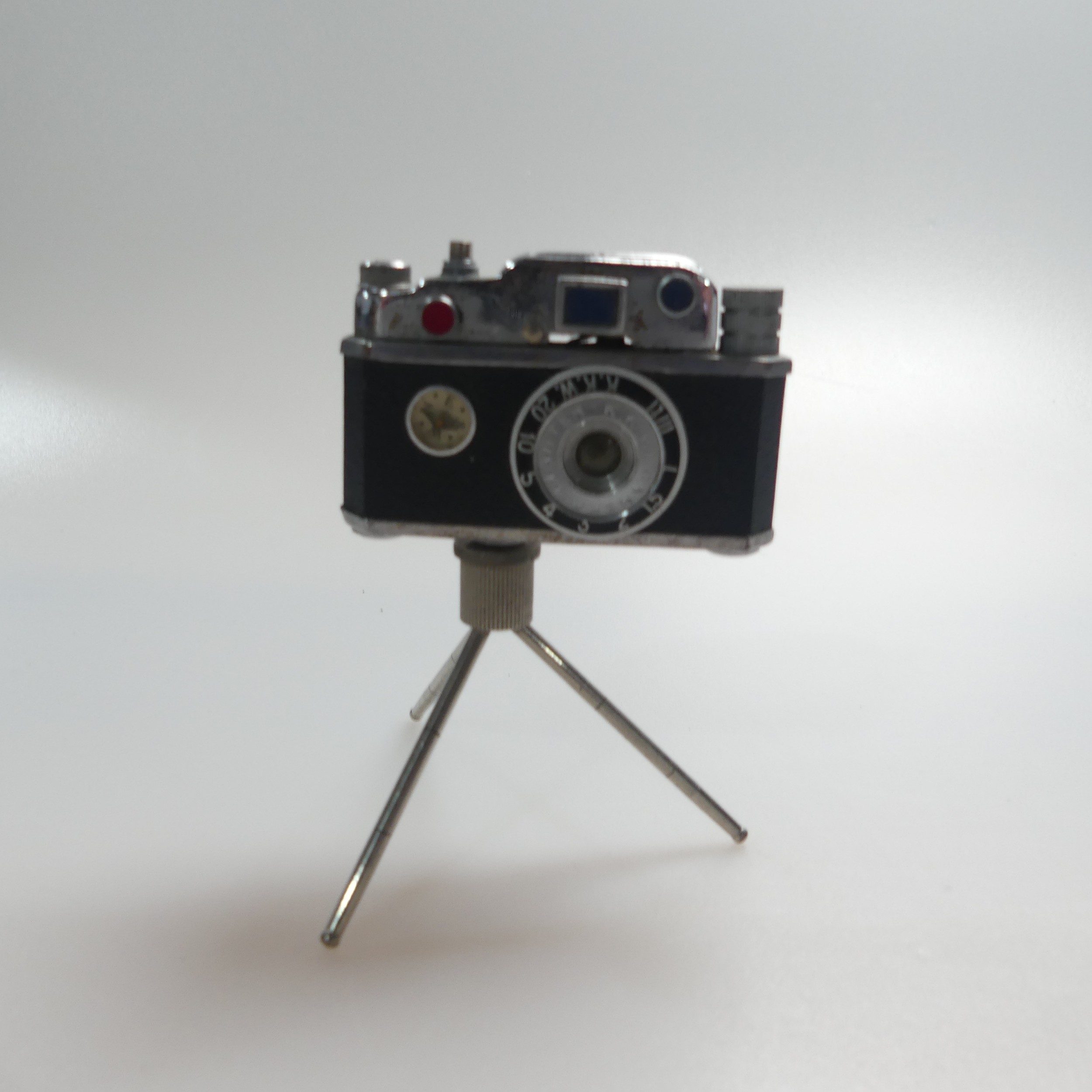 K.K.W. novelty miniature Camera Lighter on tripod, H: 9cm, including tripod, together with a vintage - Image 4 of 6