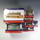 Bachmann: Eight Branch-line Scenecraft “00” gauge model buildings, all Shillingstone, 44-164 Station