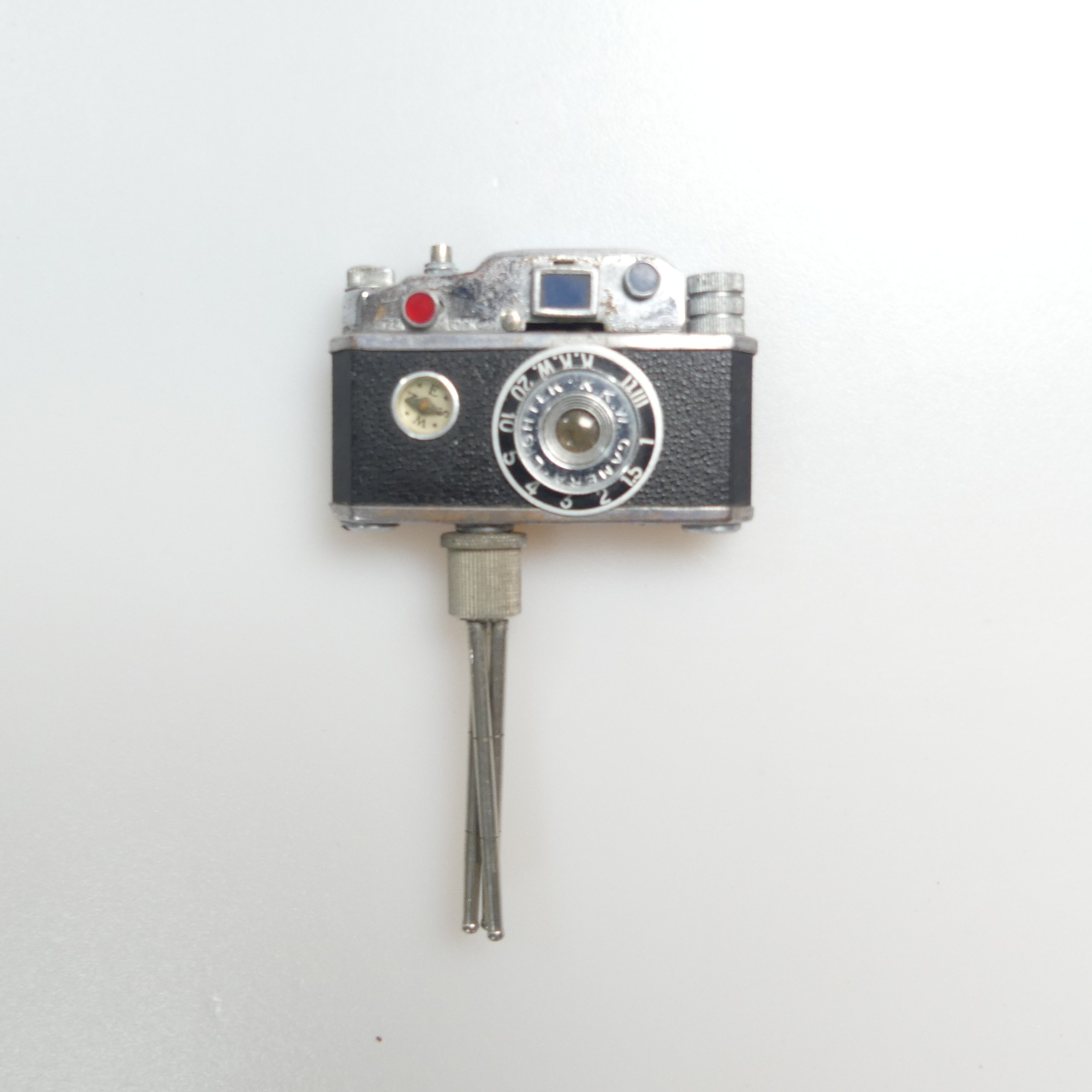 K.K.W. novelty miniature Camera Lighter on tripod, H: 9cm, including tripod, together with a vintage - Image 6 of 6