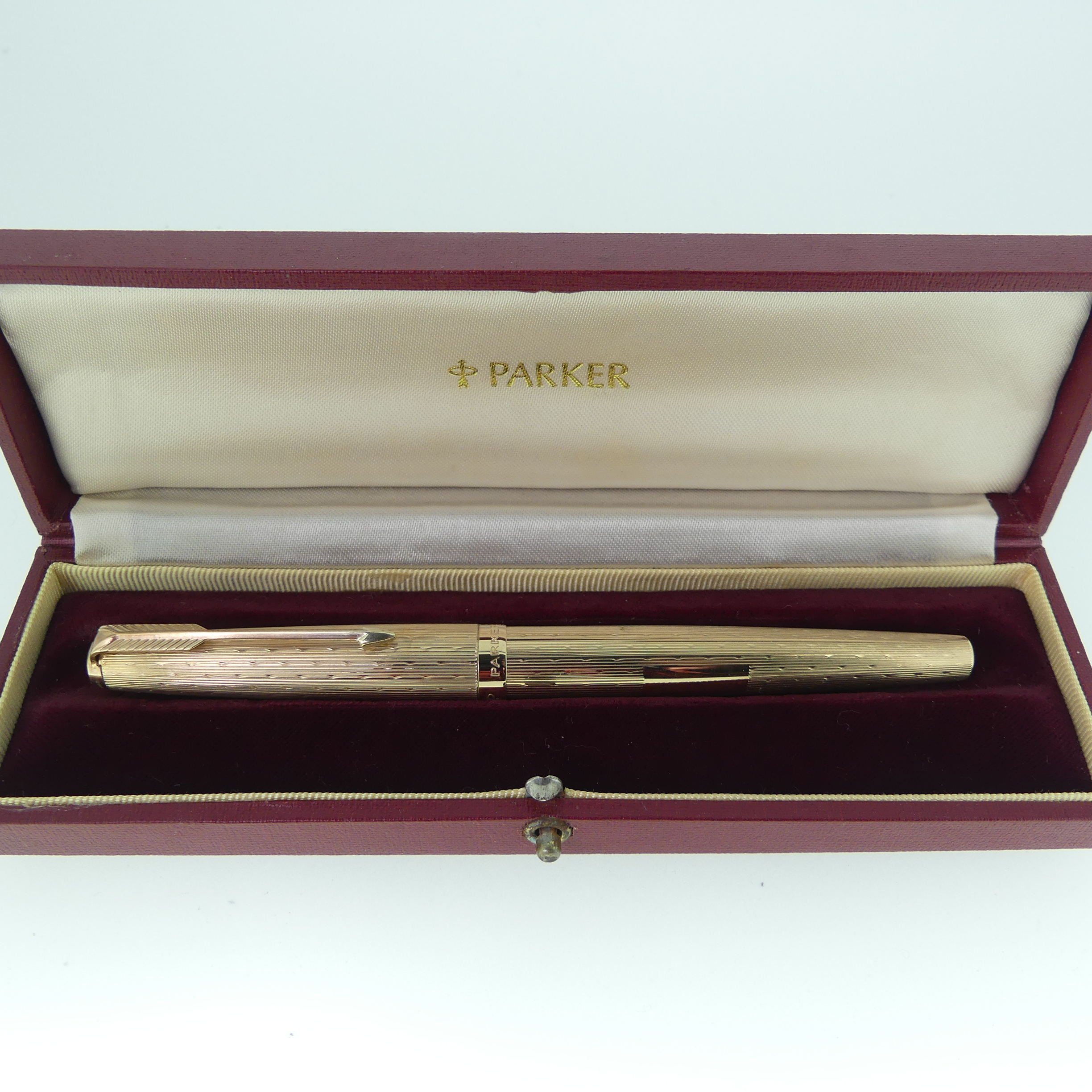 A 9ct gold Parker Fountain Pen, with engine turned decoration and vacant cartouche, 13.5cm long, - Image 3 of 13