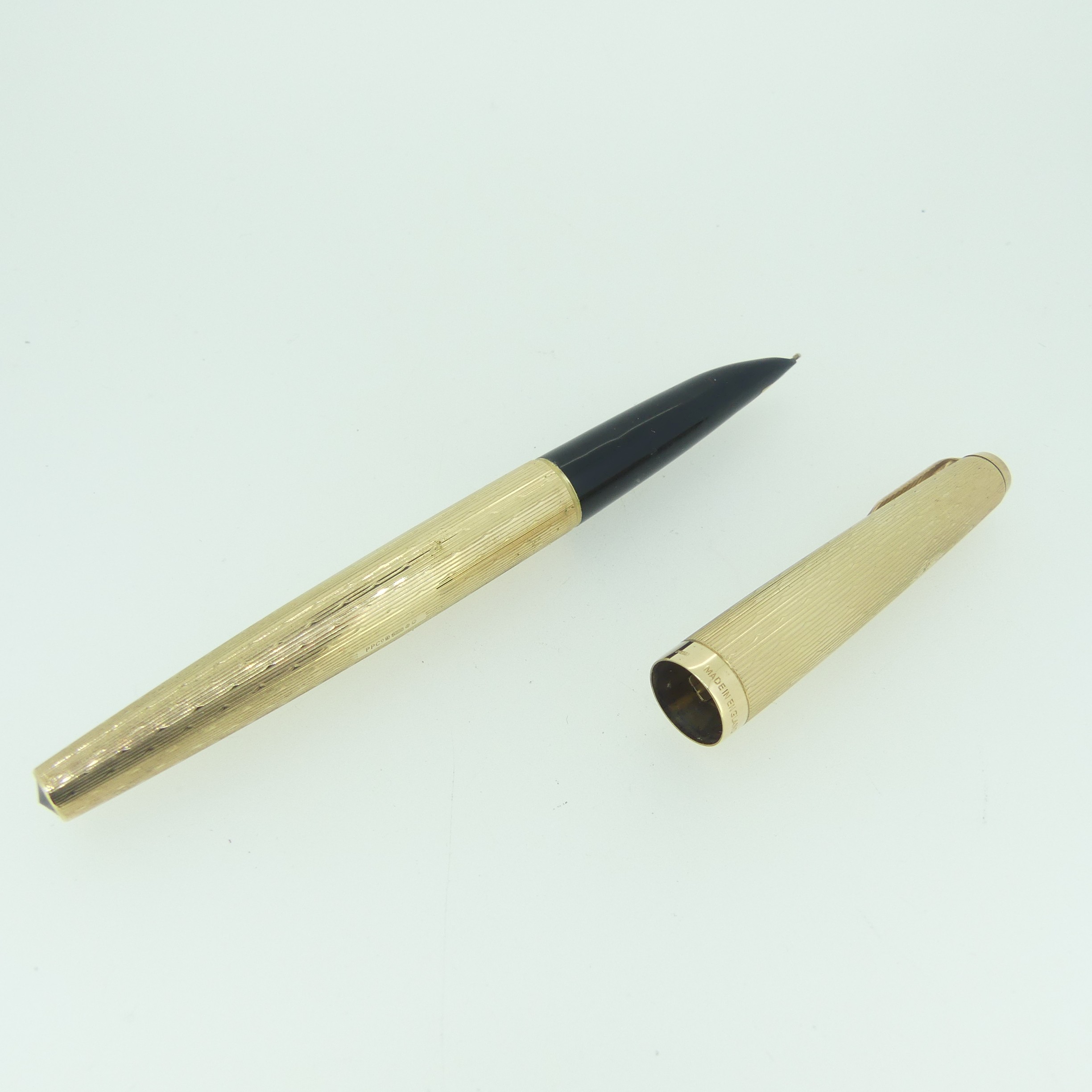 A 9ct gold Parker Fountain Pen, with engine turned decoration and vacant cartouche, 13.5cm long, - Image 8 of 13