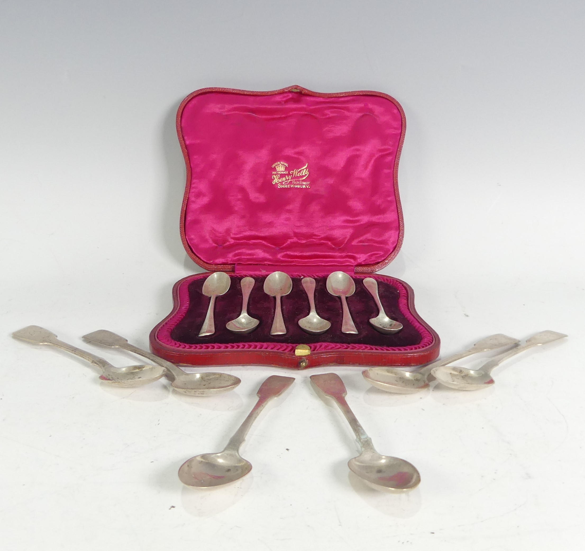 A set of six William IV silver Teaspoons, by William Eaton, hallmarked London 1834, fiddle - Image 2 of 4