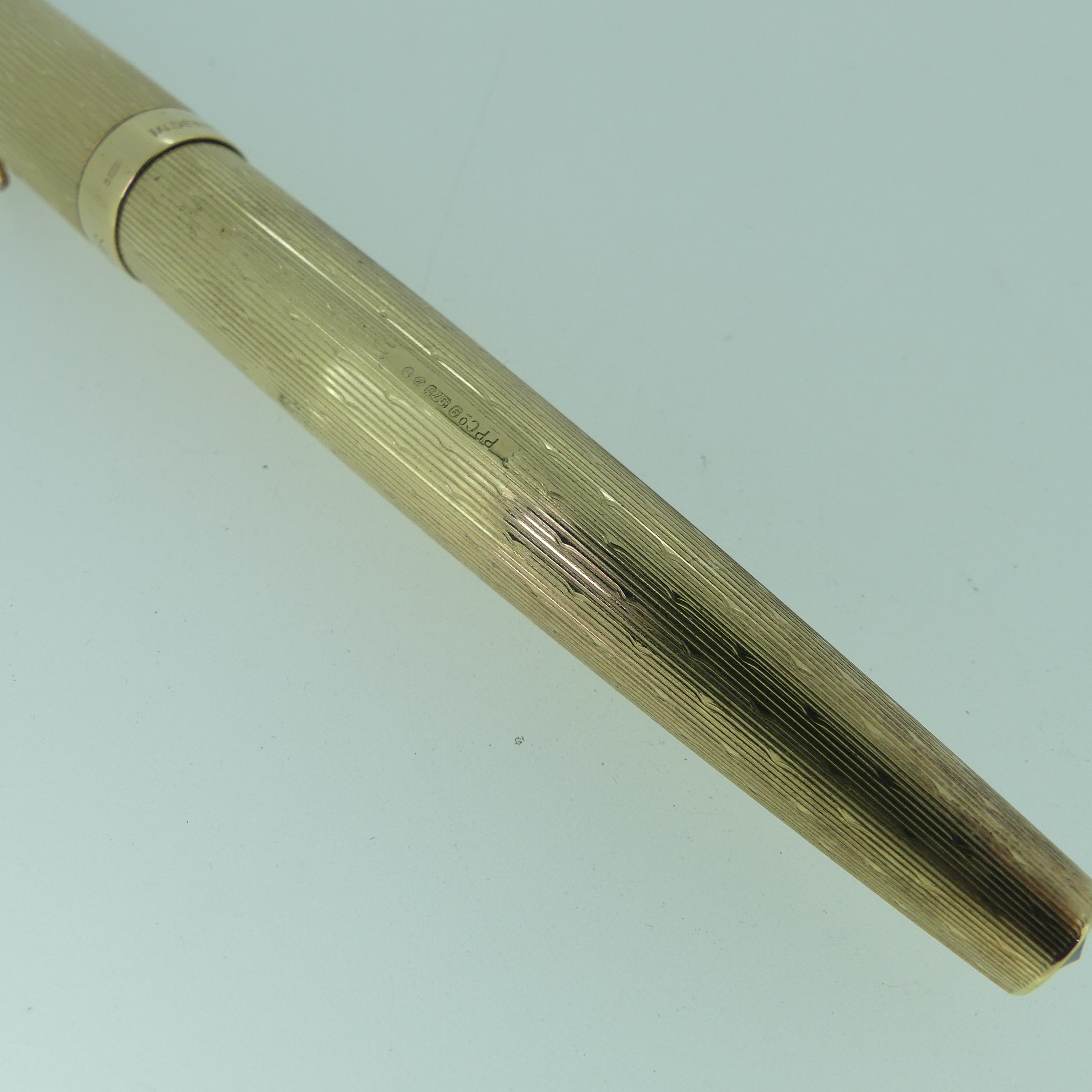 A 9ct gold Parker Fountain Pen, with engine turned decoration and vacant cartouche, 13.5cm long, - Image 7 of 13