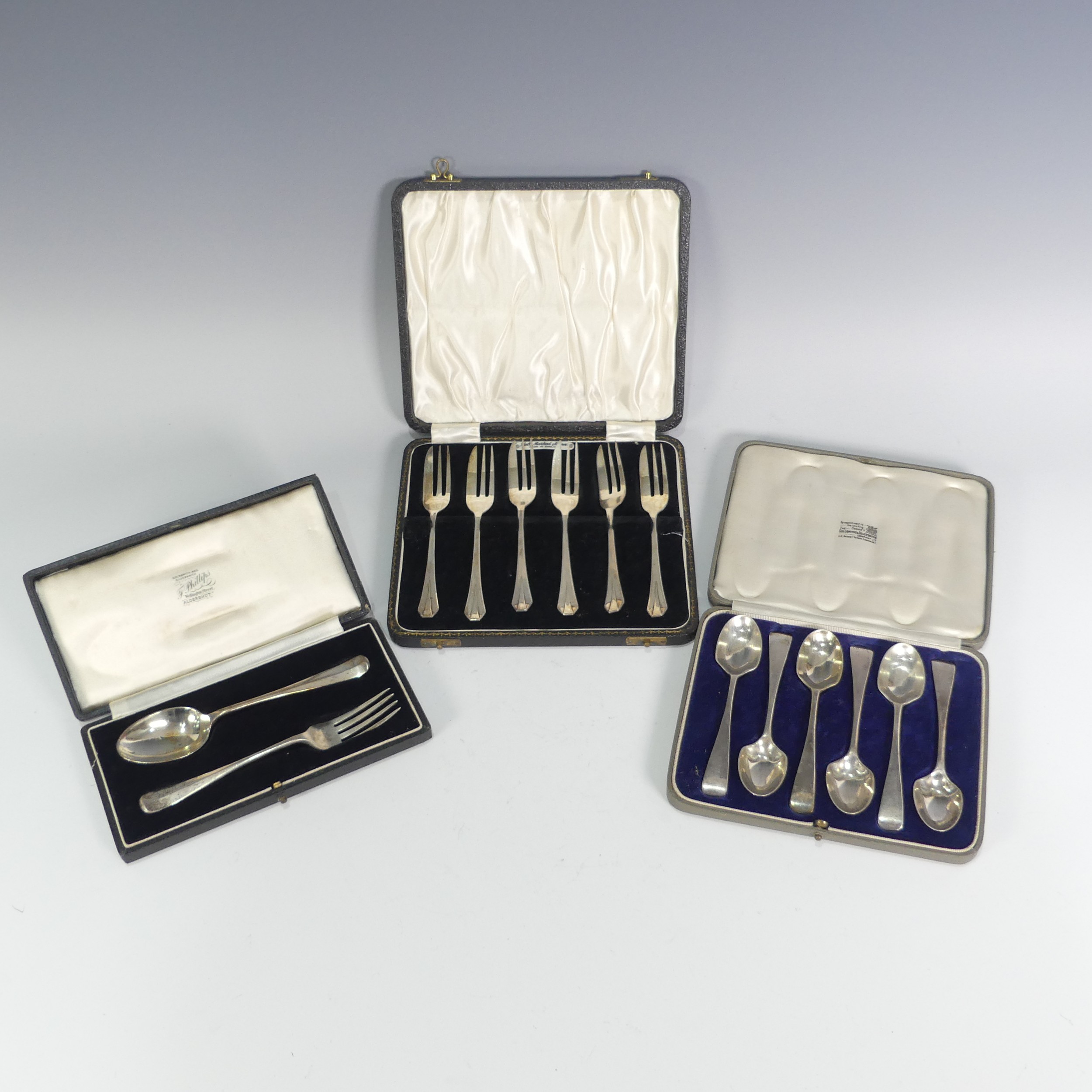 A cased set of six Edwardian silver Egg Spoons, by Josiah Williams & Co., hallmarked London, 1903,