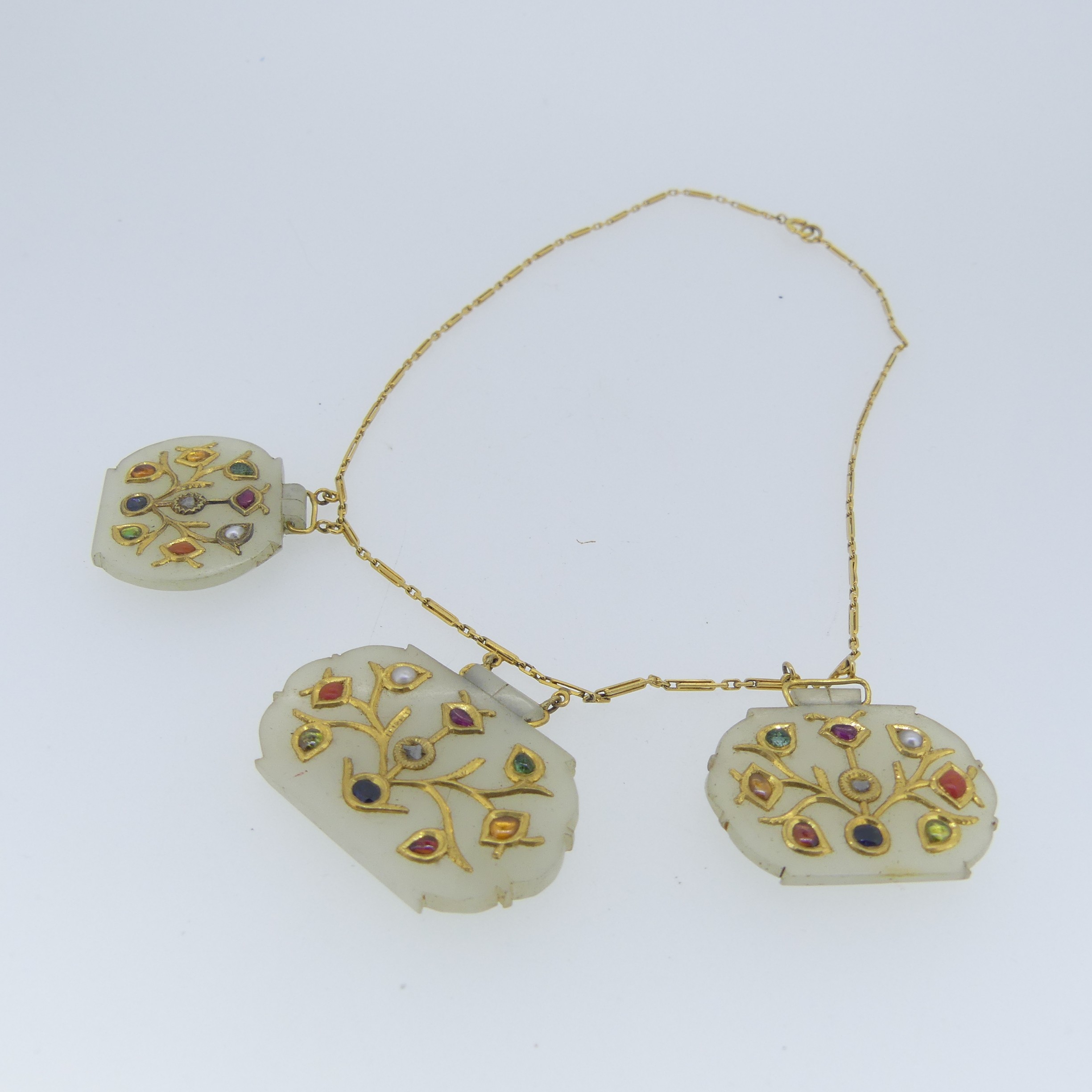 An Indian multi-gem set jade Necklace (Haldili), formed of three pale jade plaques applied with gold - Image 6 of 7