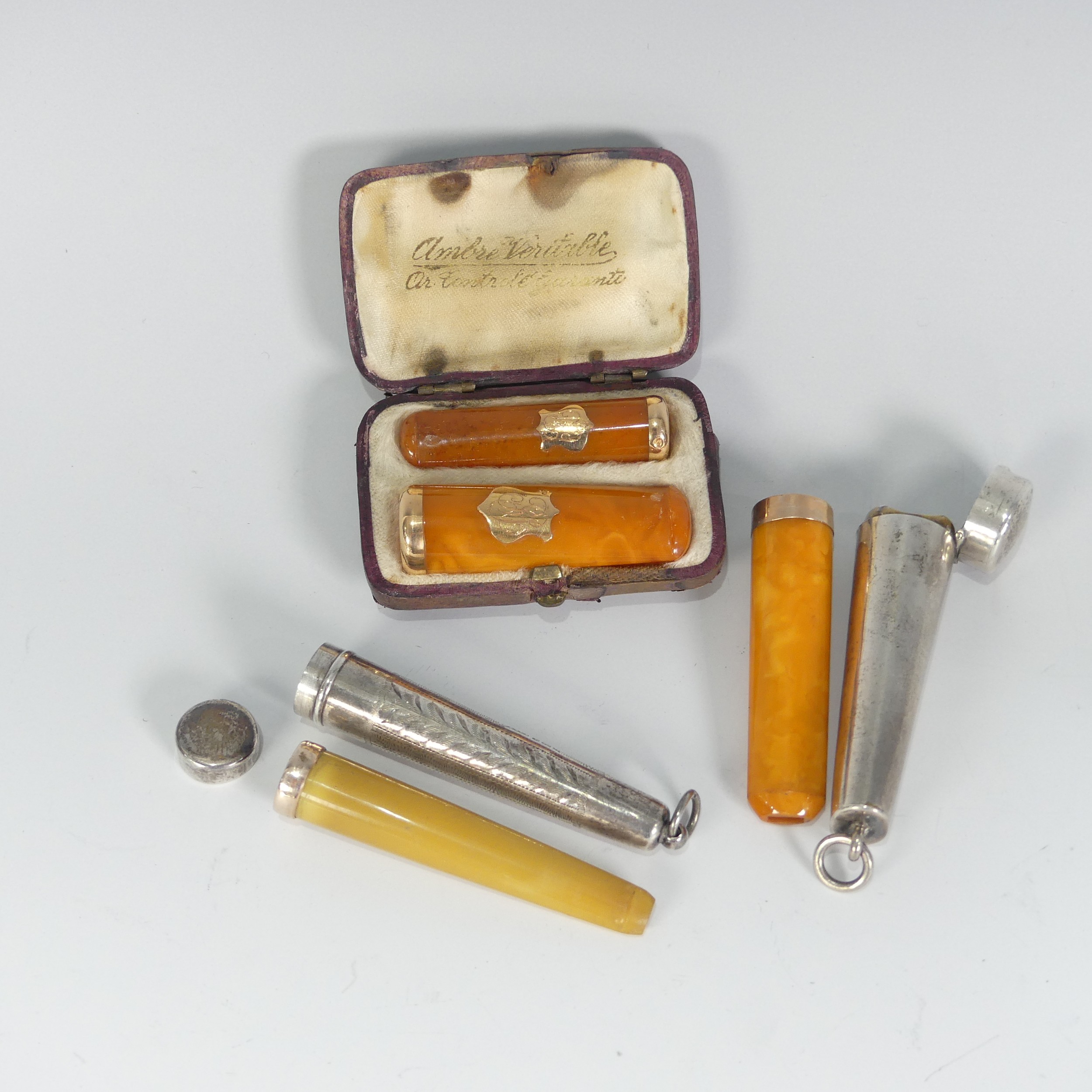 A pair of early 20thC gold mounted amber Cheroot Holders, in fitted leather case, together with a - Image 2 of 5