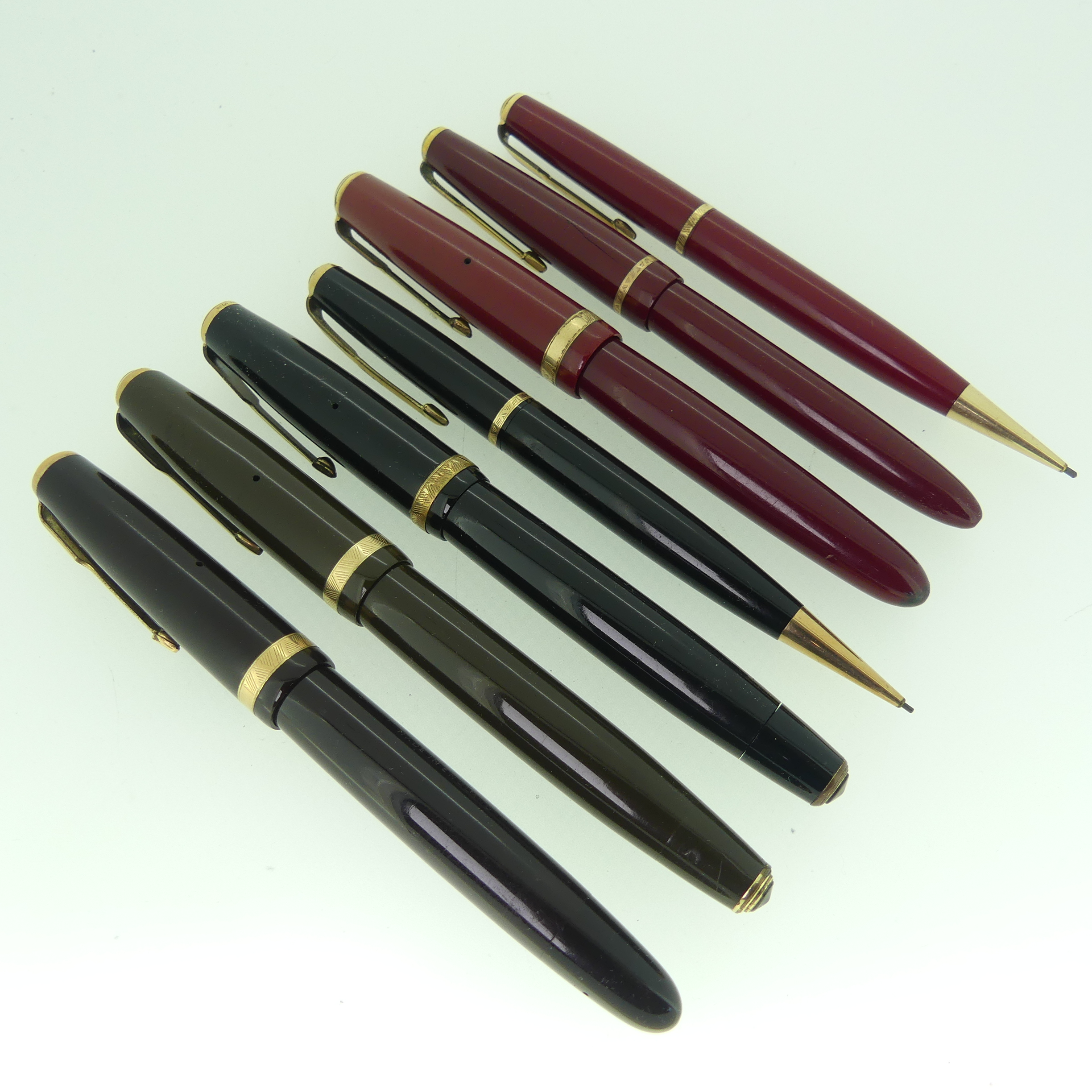 Parker four vintage Duofold fountain pens, different colours, red, brown, chocolate and black,