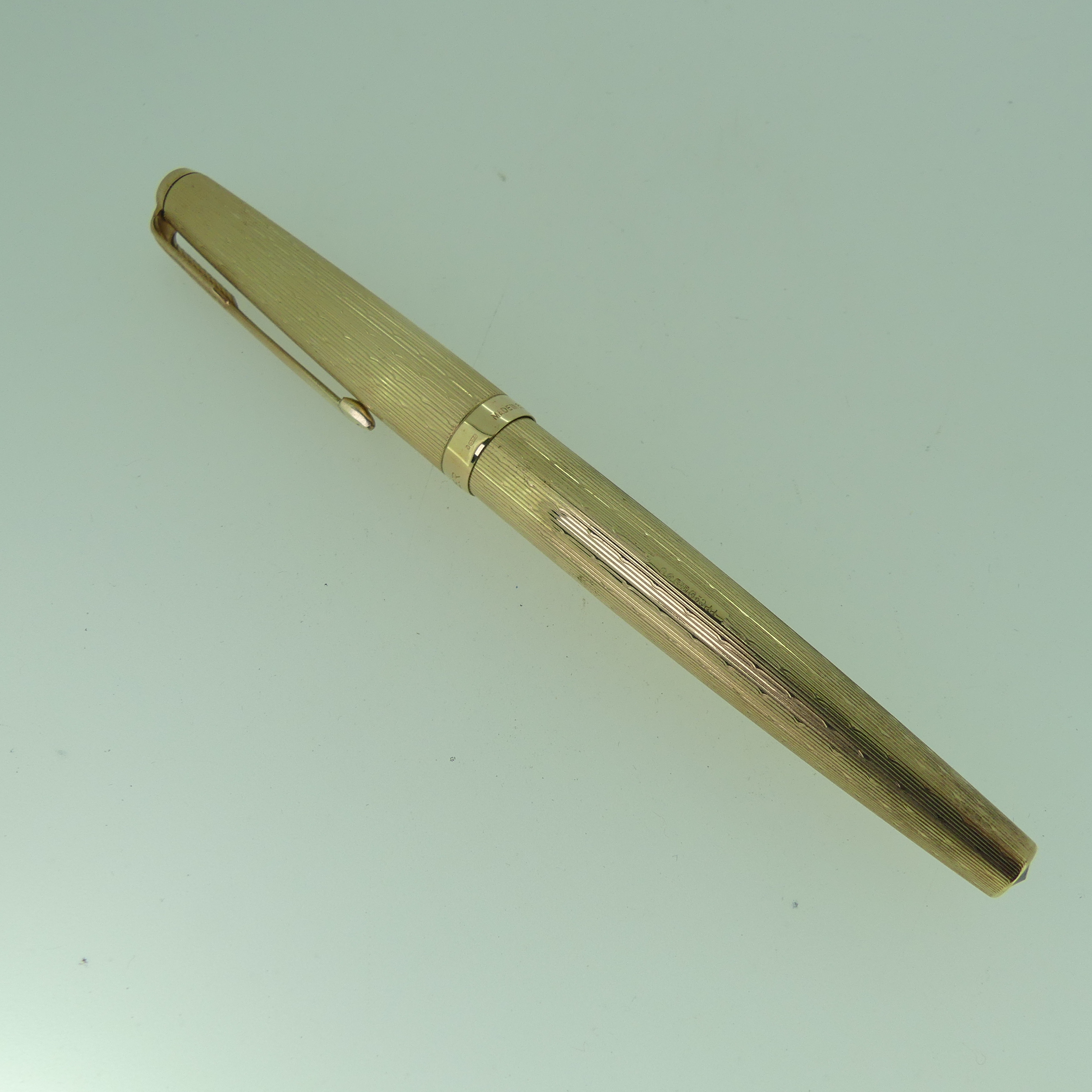 A 9ct gold Parker Fountain Pen, with engine turned decoration and vacant cartouche, 13.5cm long, - Image 5 of 13