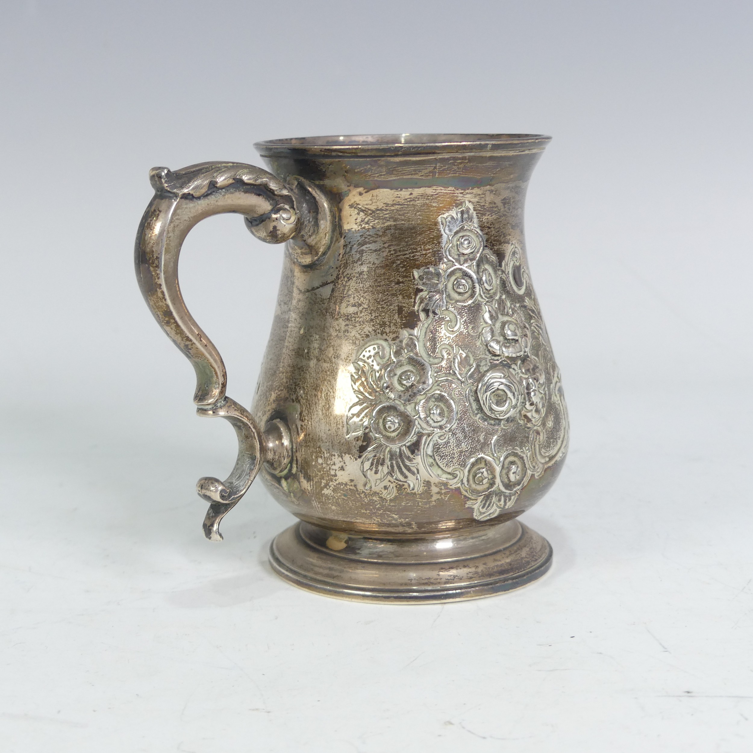 A Victorian silver Mug, by Daniel & Charles Houle, hallmarked London, 1861, of baluster form with - Image 2 of 6