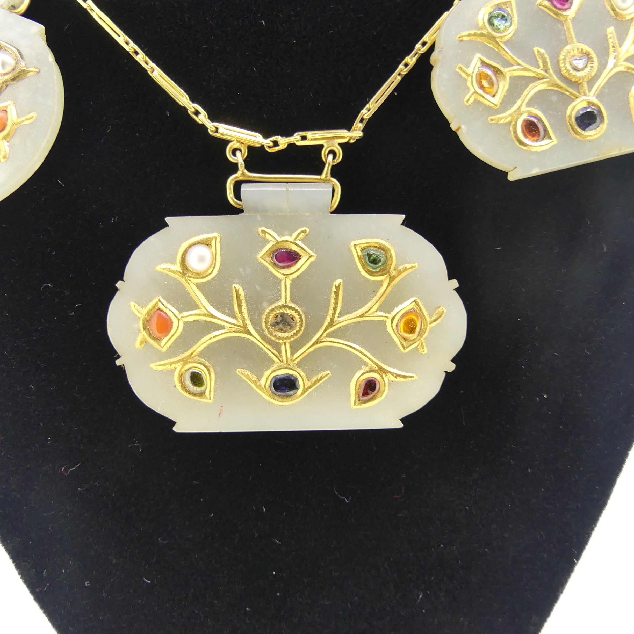 An Indian multi-gem set jade Necklace (Haldili), formed of three pale jade plaques applied with gold - Image 3 of 7