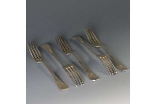 A set of five Edwardian silver Dessert Forks, by John Round & Son Ltd., hallmarked Sheffield, - Image 2 of 4