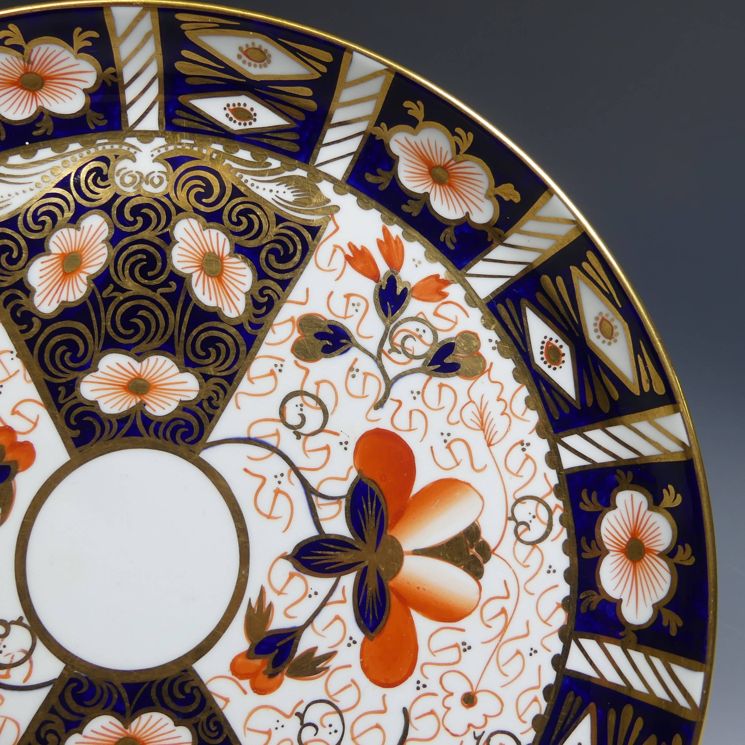 A quantity of Royal Crown Derby 1128 pattern Pieces, comprising two large Dinner Plates, two smaller - Image 9 of 25