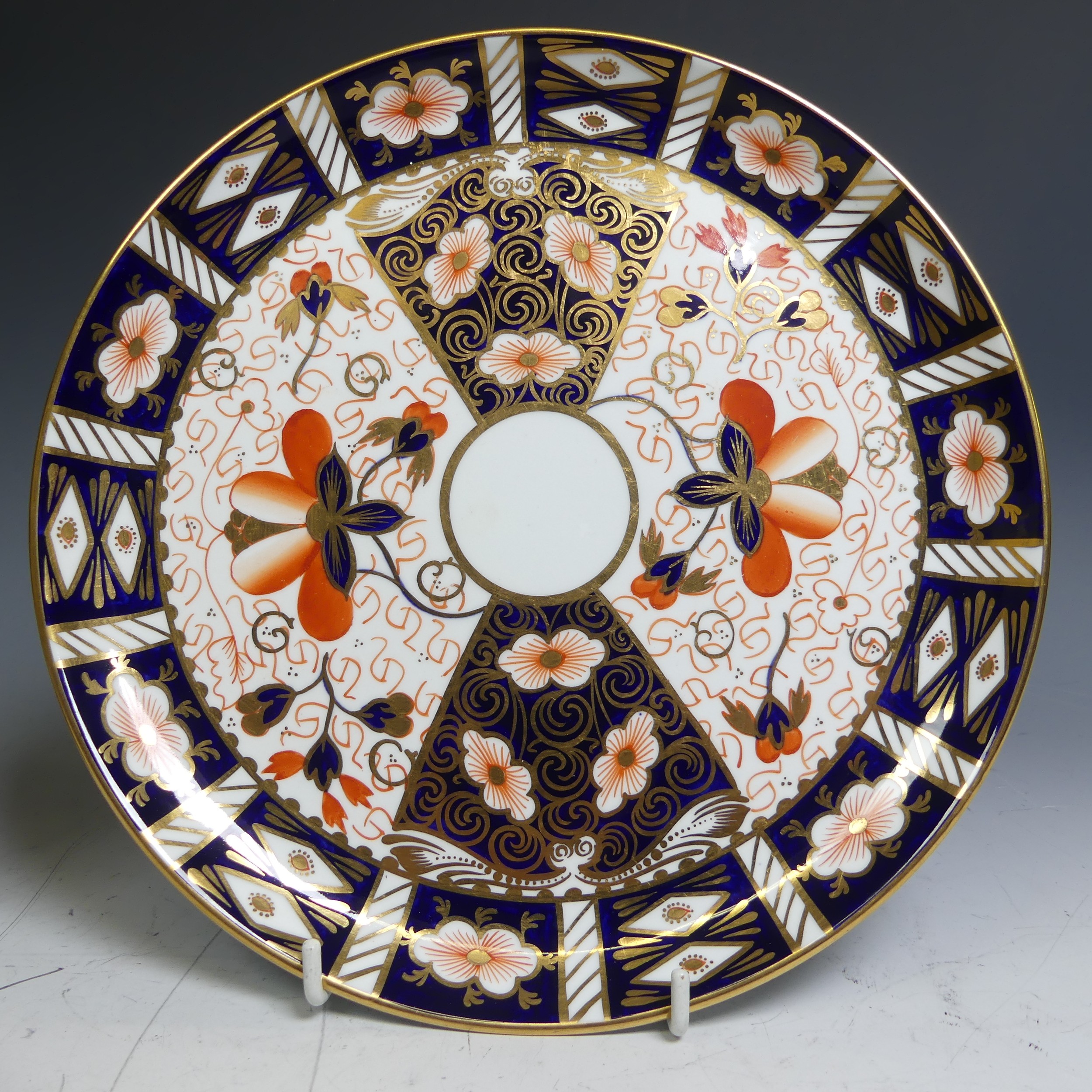 A quantity of Royal Crown Derby 1128 pattern Pieces, comprising two large Dinner Plates, two smaller - Image 8 of 25