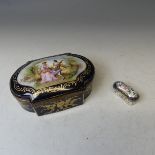 Samson brass-mounted porcelain trinket box, the hinged cover printed with ‘La Valliere’