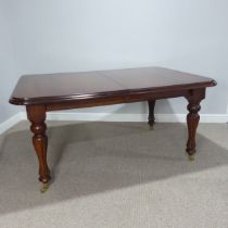 A Victorian style mahogany extending dining Table, with additional leaf, W 210.5 cm x H 76 cm x D