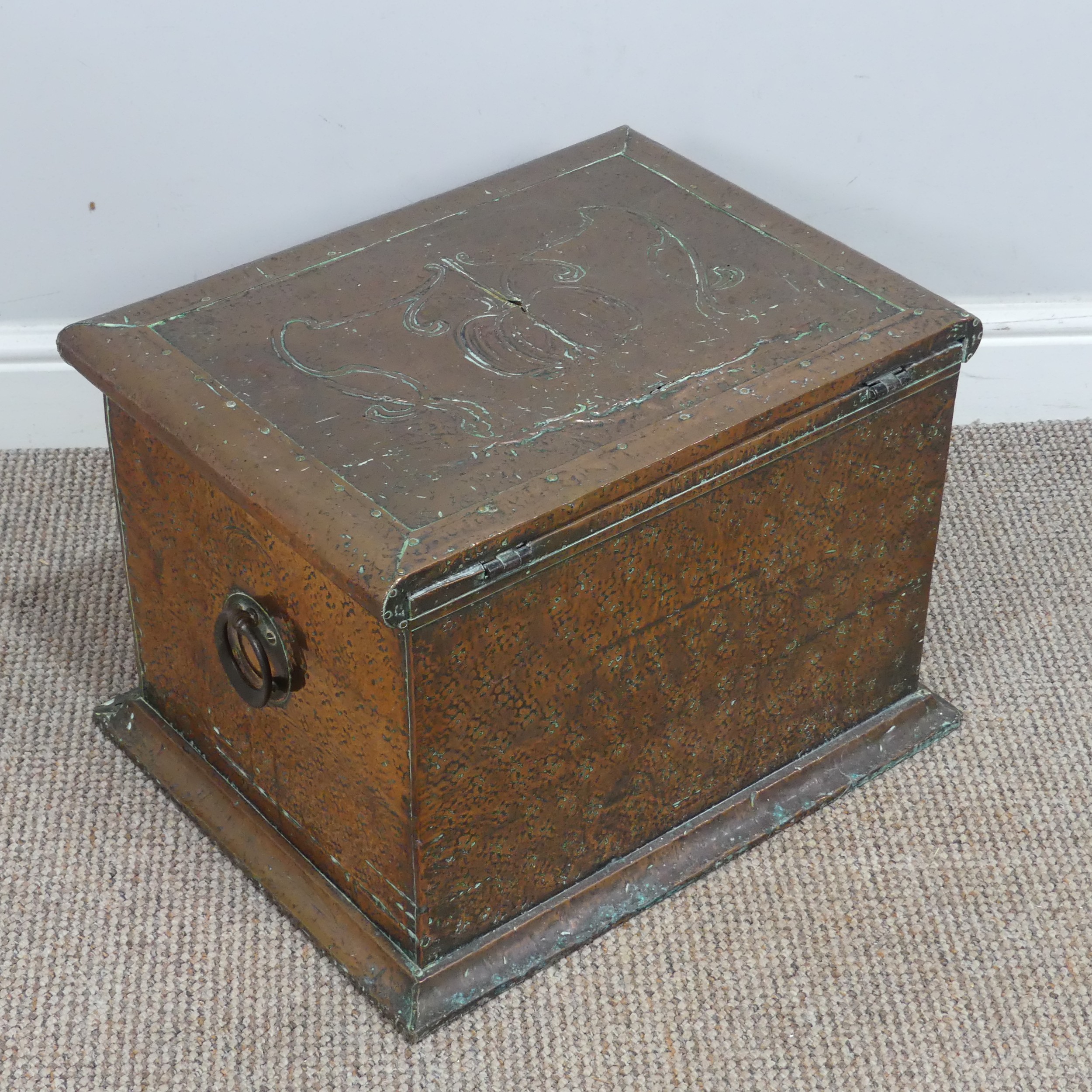 An Arts and Crafts hammered copper Log Box, with embossed stylised flower to the front, hinged lid - Image 7 of 7