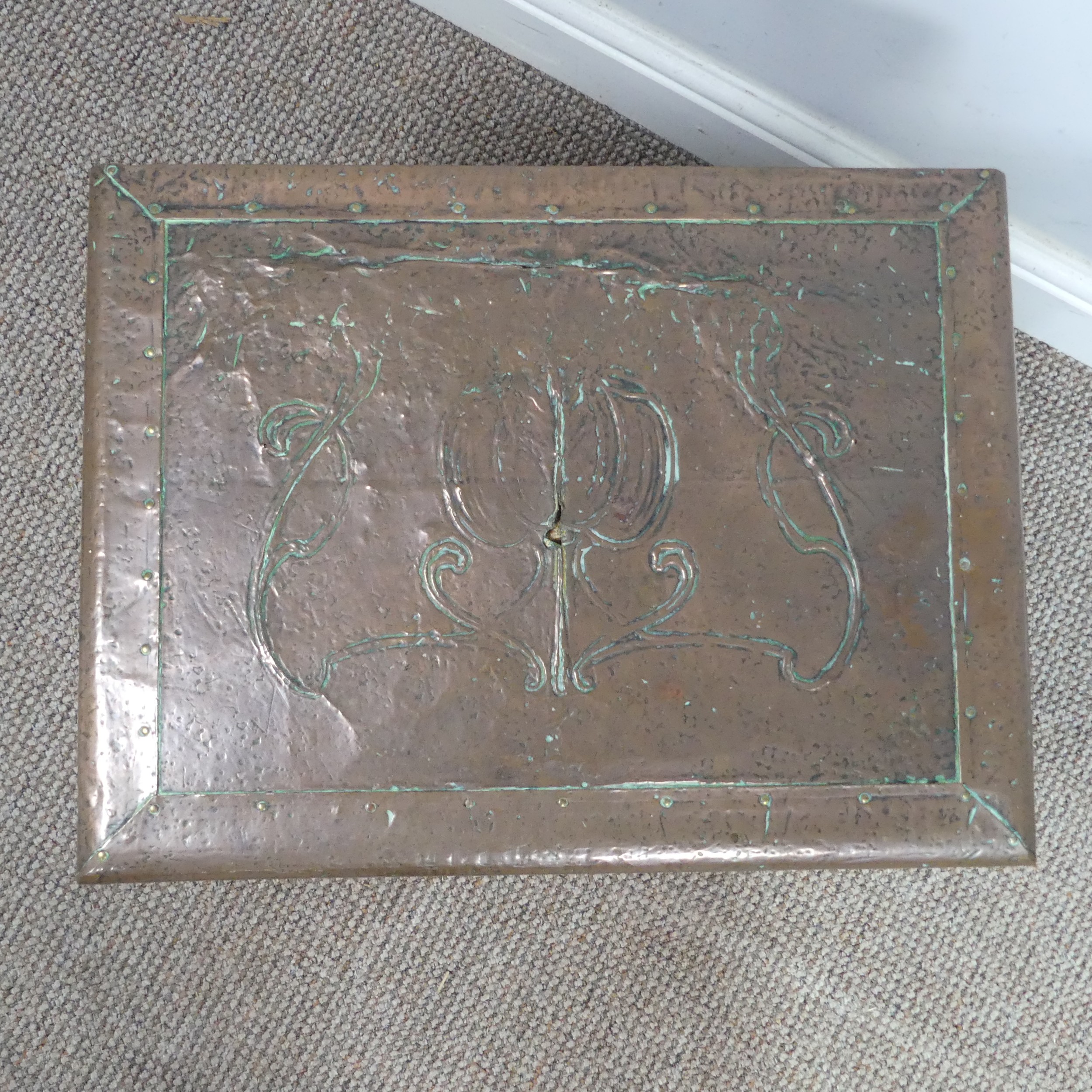 An Arts and Crafts hammered copper Log Box, with embossed stylised flower to the front, hinged lid - Image 3 of 7