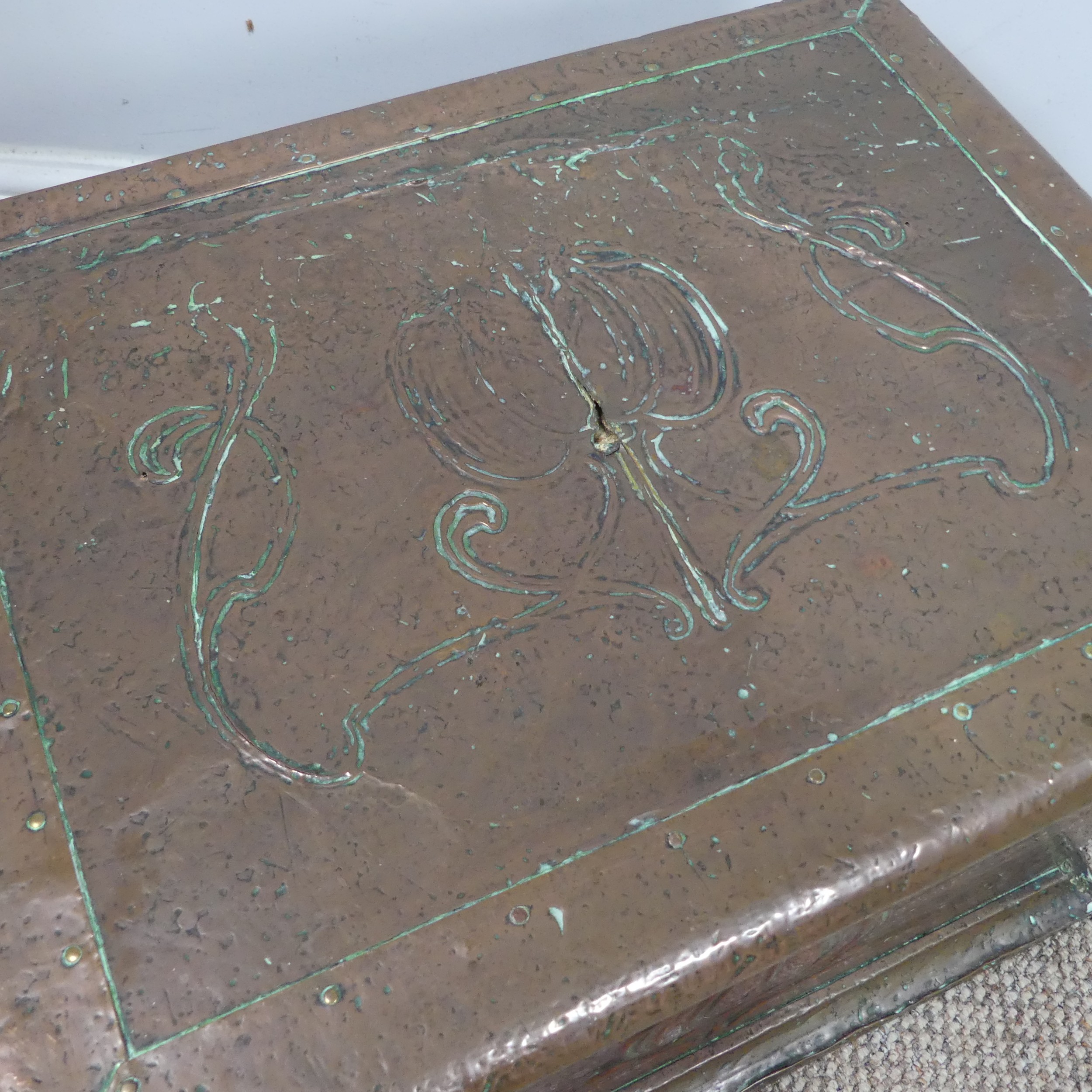 An Arts and Crafts hammered copper Log Box, with embossed stylised flower to the front, hinged lid - Image 4 of 7