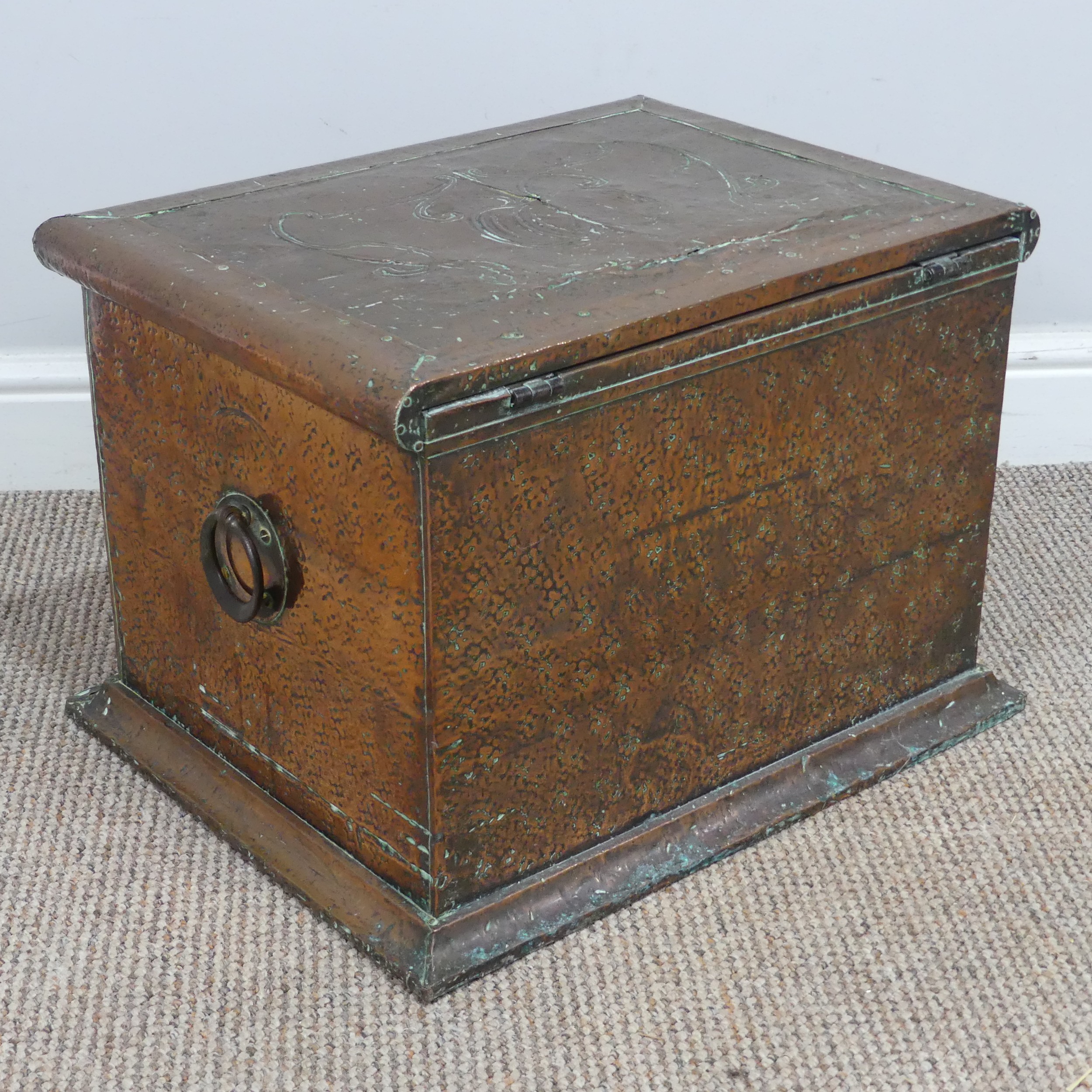 An Arts and Crafts hammered copper Log Box, with embossed stylised flower to the front, hinged lid - Image 6 of 7