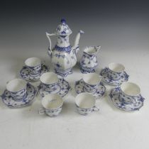 A Royal Copenhagen lace part Coffee Set, comprising Coffee Pot, full lace, H 21cm, a Cream Jug,