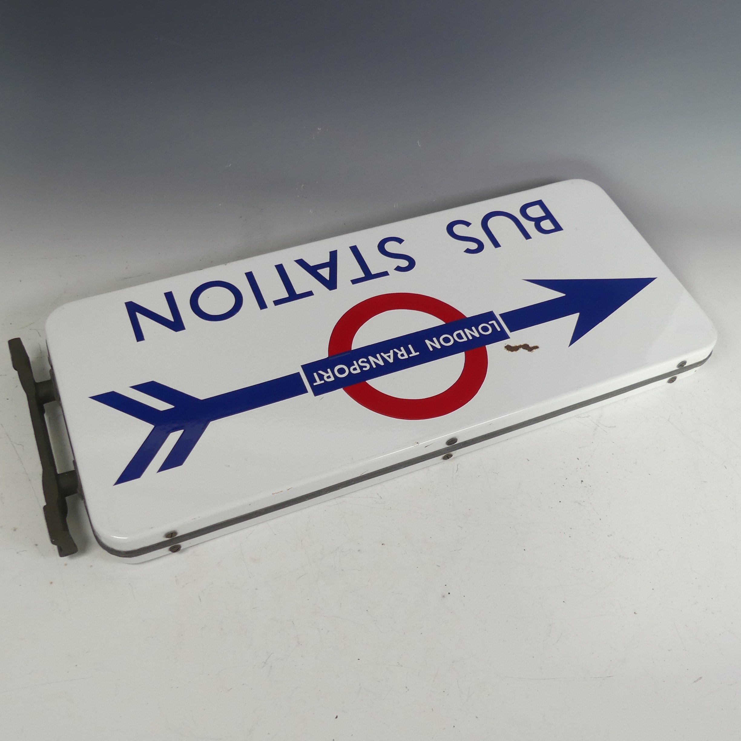 London Transport; A double sided enamel Direction Arrow 'Bus Station' Sign, with bracket, very - Image 2 of 2
