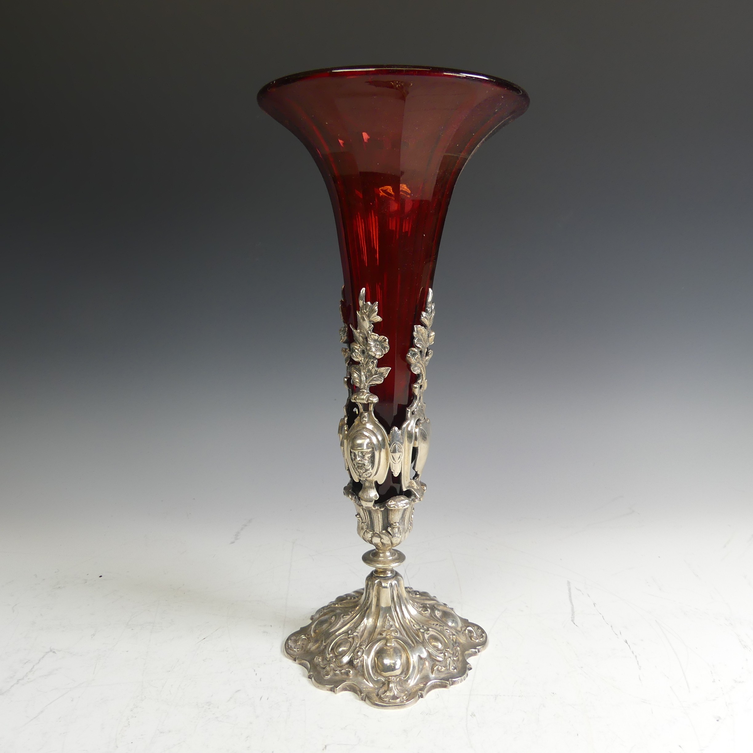 An Edwardian silver plated Epergne / Centrepiece, by Mappin & Webb, the base with presentation - Image 6 of 8