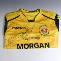 Football memorabilia / Slough Town: a Slough Town F.C. football shirt, signed by Glen Hoddle and