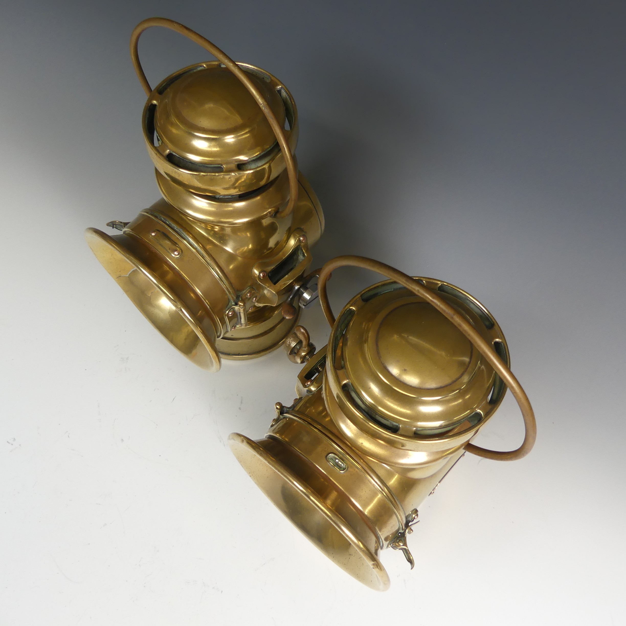 A pair of brass 'Lucas Burbury early motor car Lamps, with loop handles and screw attachments, H - Image 3 of 5