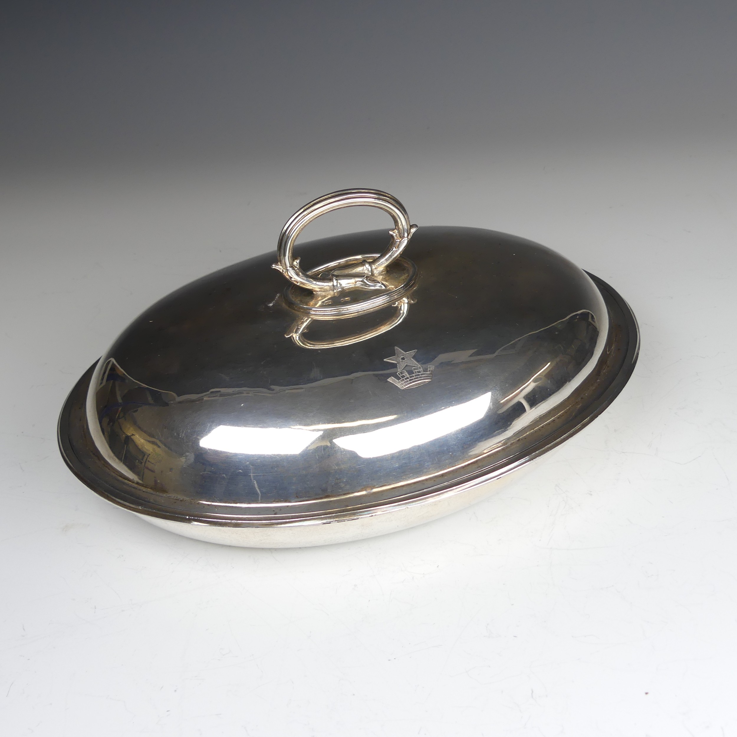 A Victorian oval silver Entrée Dish, hallmarked London 1883, with loop handle, crested with Peile - Image 4 of 9