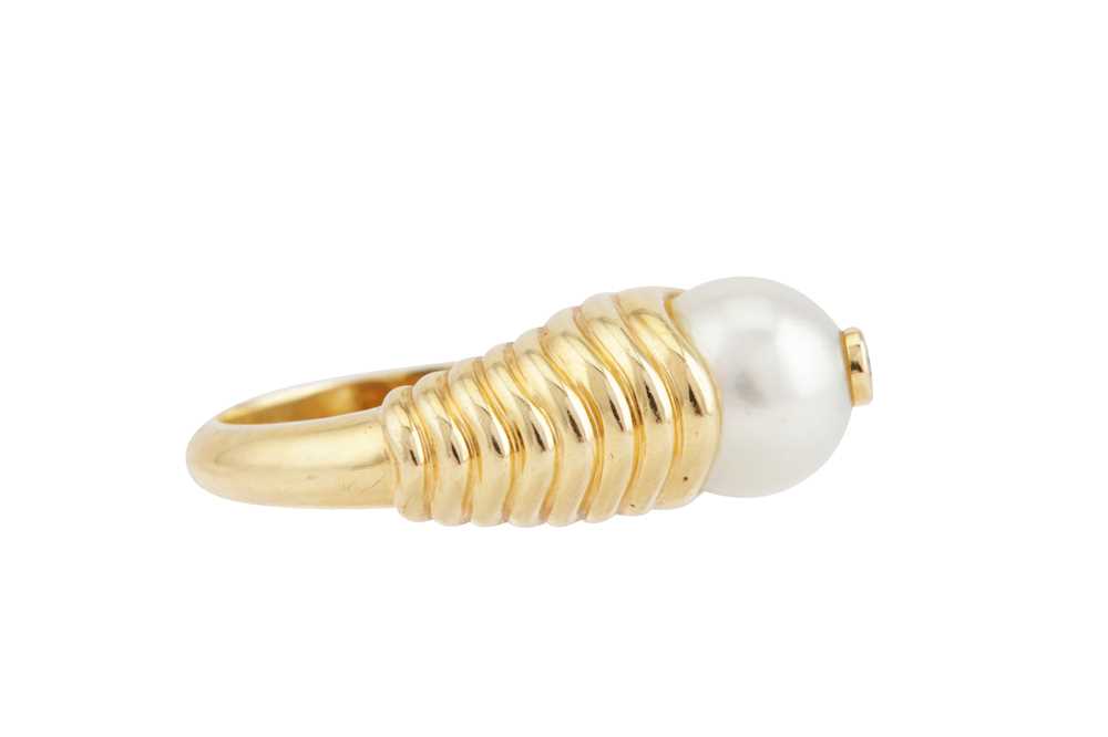 A CULTURED PEARL RING - Image 2 of 2