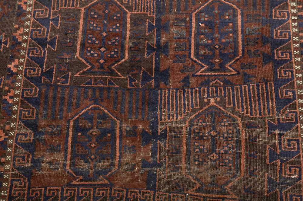 AN ANTIQUE BALOUCH RUG, NORTH-EAST PERSIA - Image 5 of 8