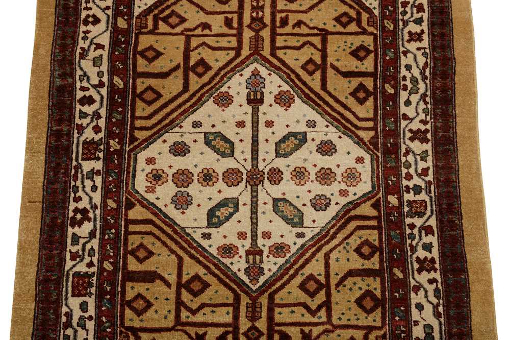 A FINE SERAB RUNNER, NORTH-WEST PERSIA - Image 6 of 9