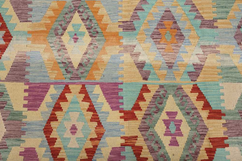 A FINE TURKISH KILIM - Image 3 of 7