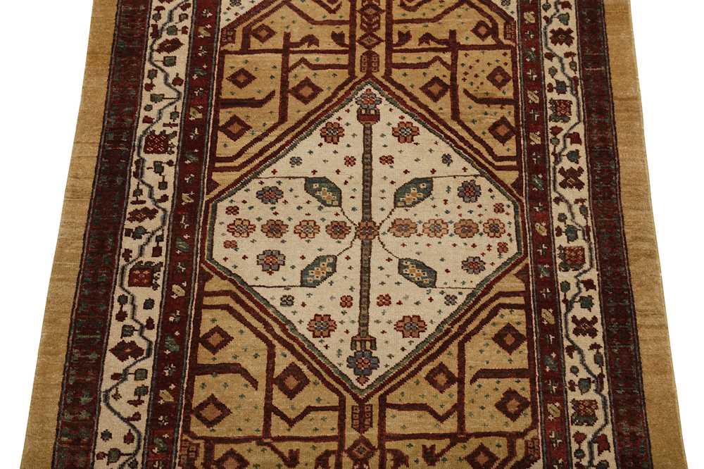 A FINE SERAB RUNNER, NORTH-WEST PERSIA - Image 5 of 9